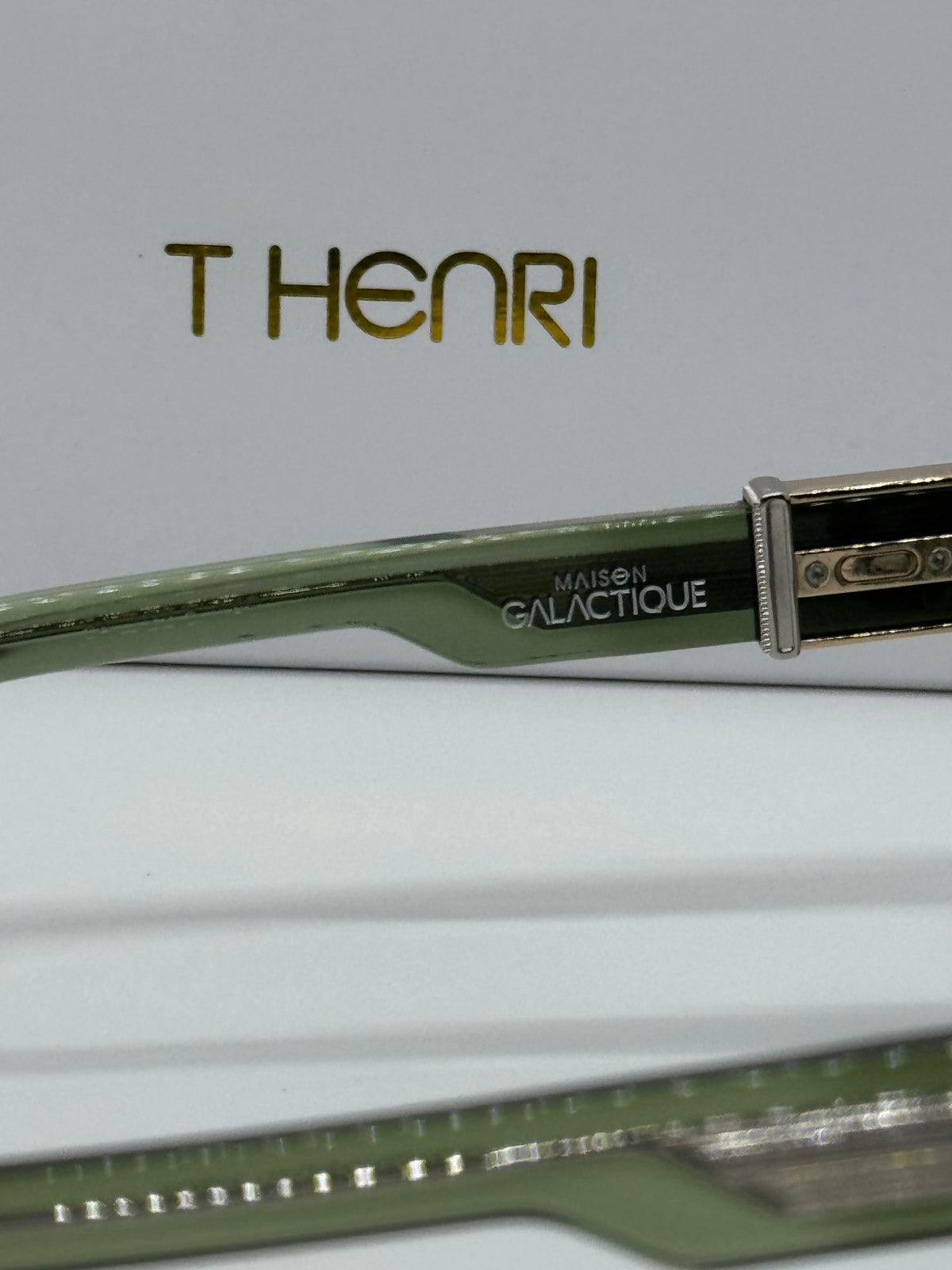 T Henri Astro Emerald Green Shade