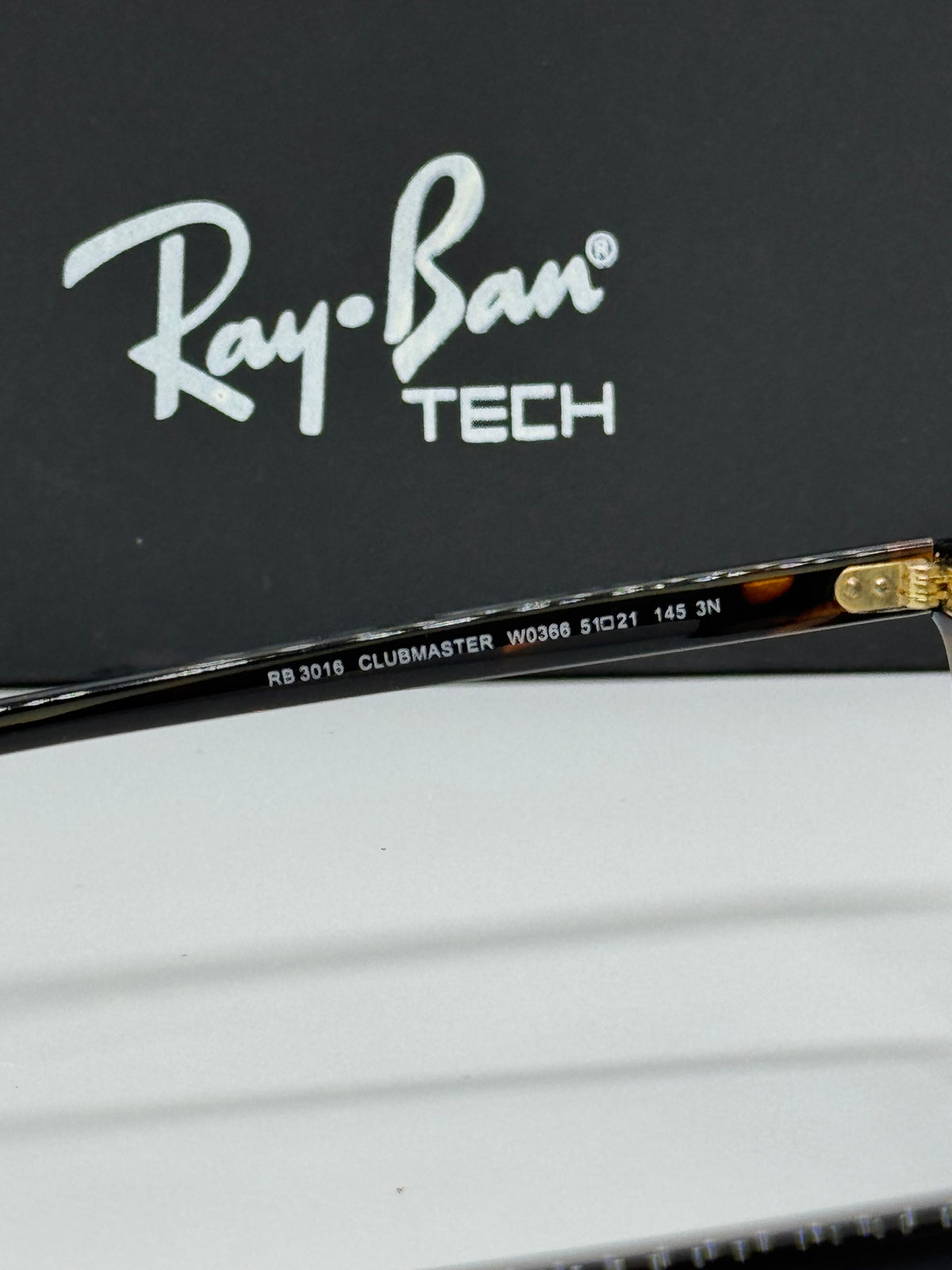 Ray-Ban Clubmaster RB 3016 Tortoise Shade