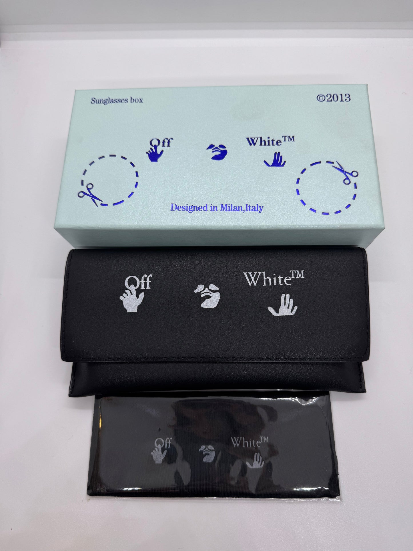 OFF-WHITE Leonardo Square Black