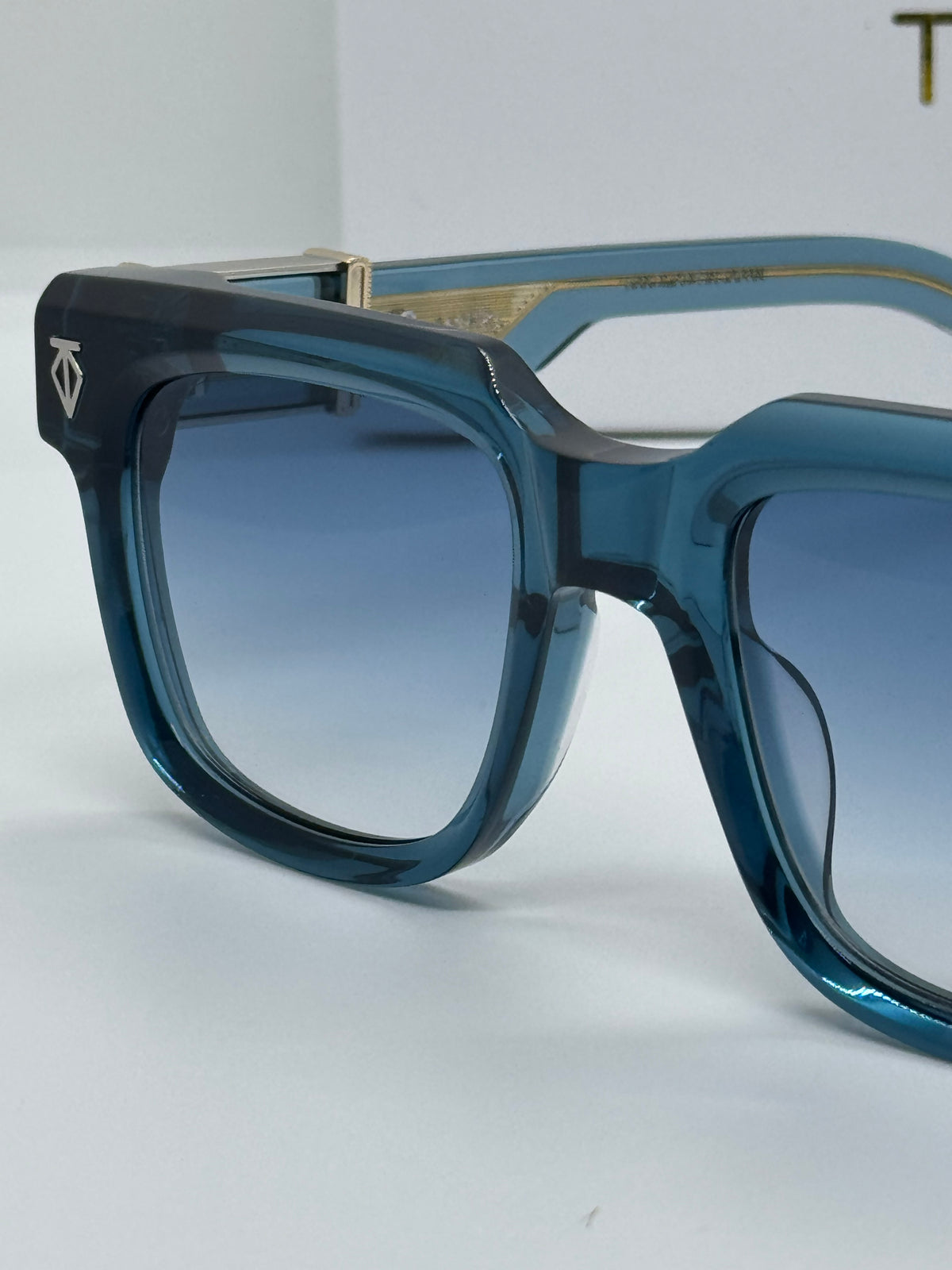 T Henri Astro Aquamarine Blue Shade