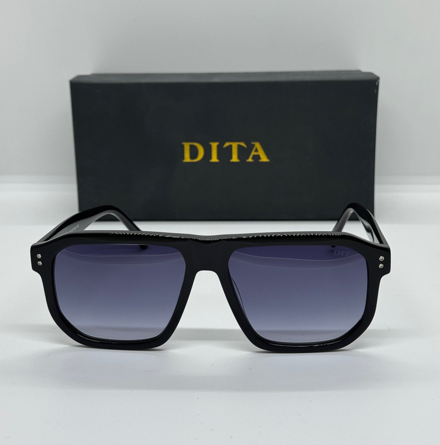 Dita Oak DT2085