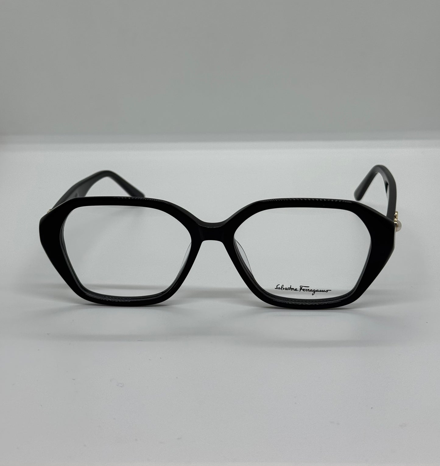 Salvador Ferragamo Pearl SF2946