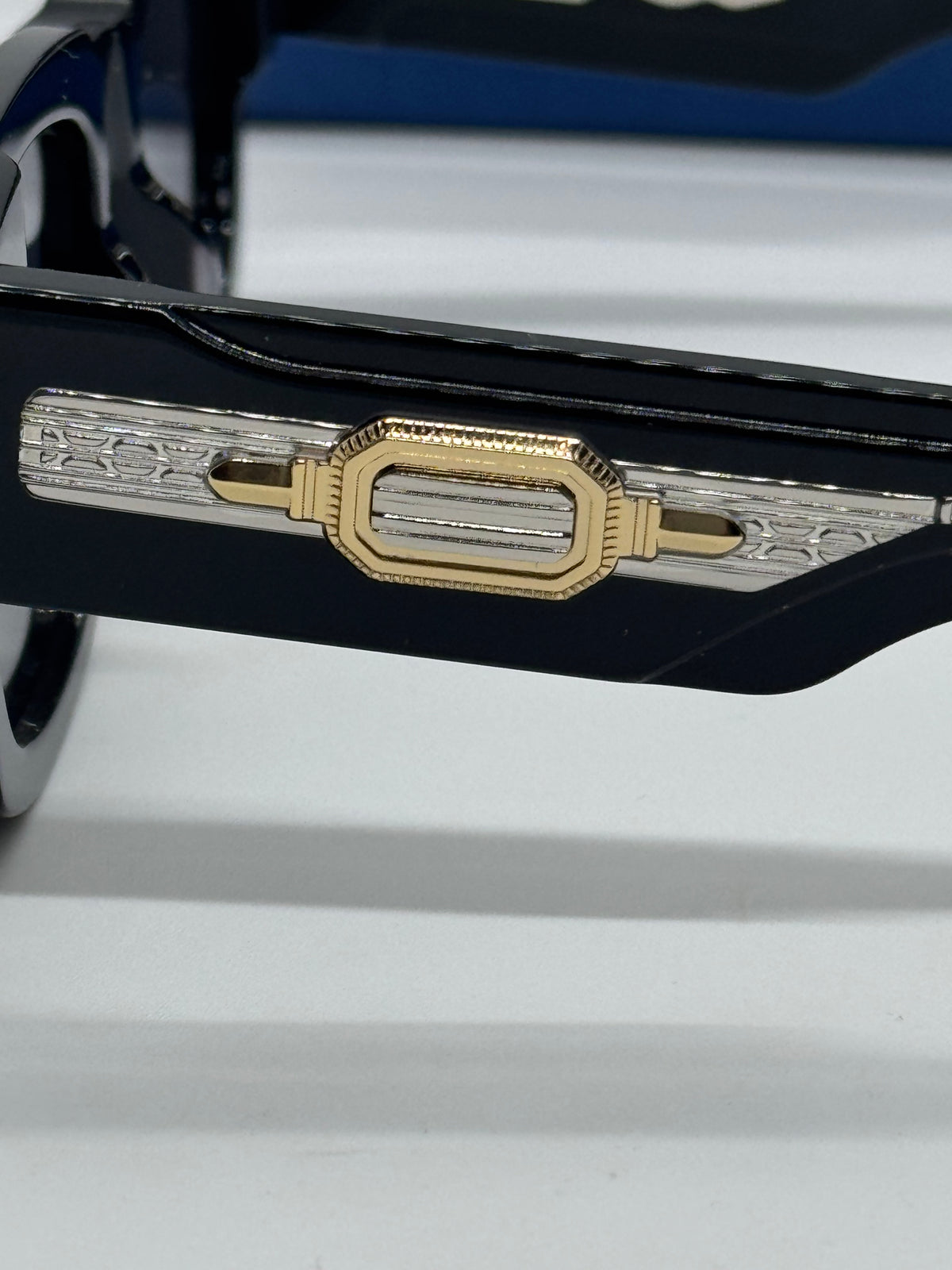 T Henri Dusenberg Solid Black