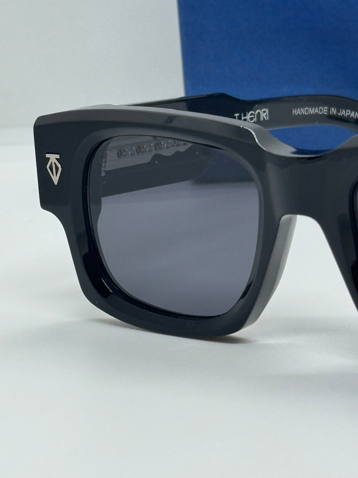 T Henri Dusenberg Solid Black