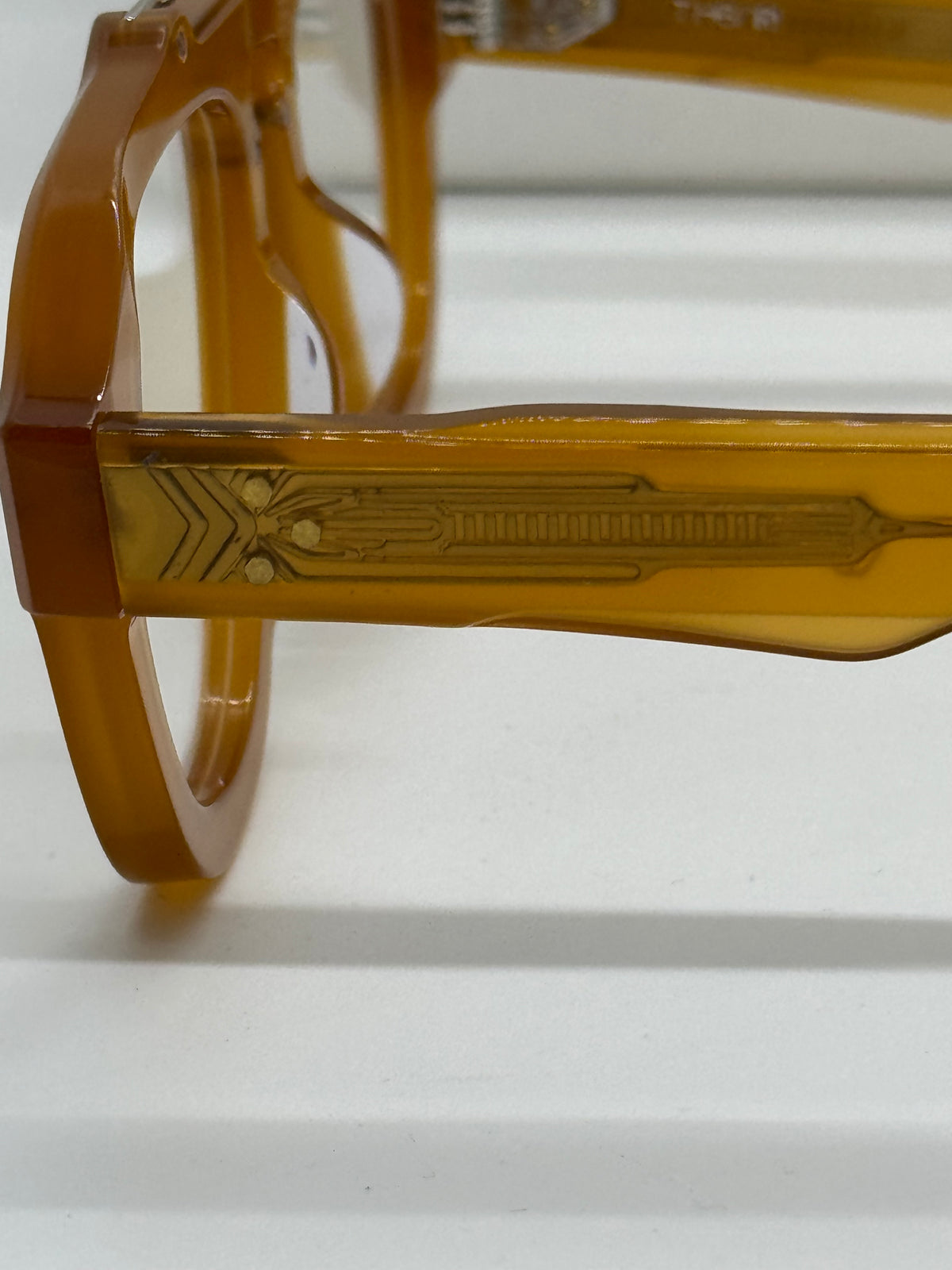 T Henri Dino Amber Honey Frame