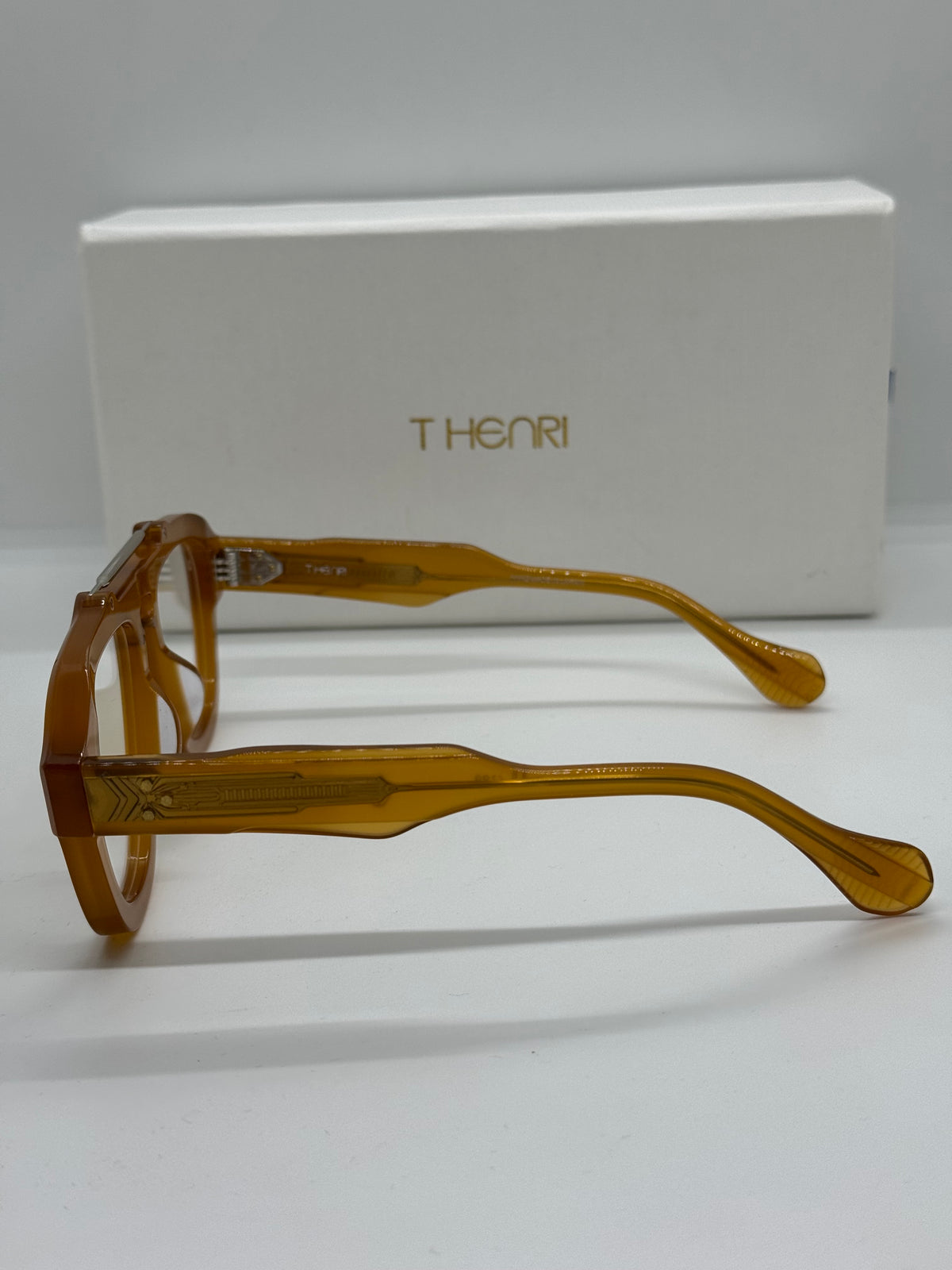 T Henri Dino Amber Honey Frame