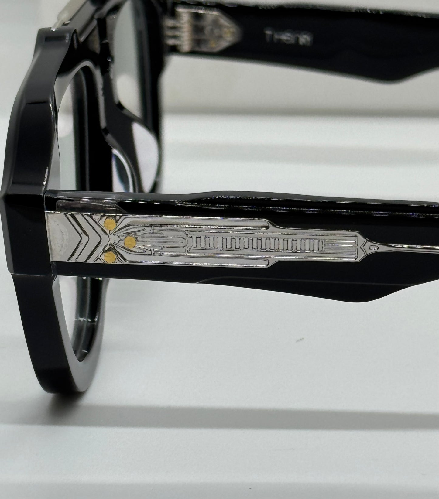 T Henri Dino Black Frame