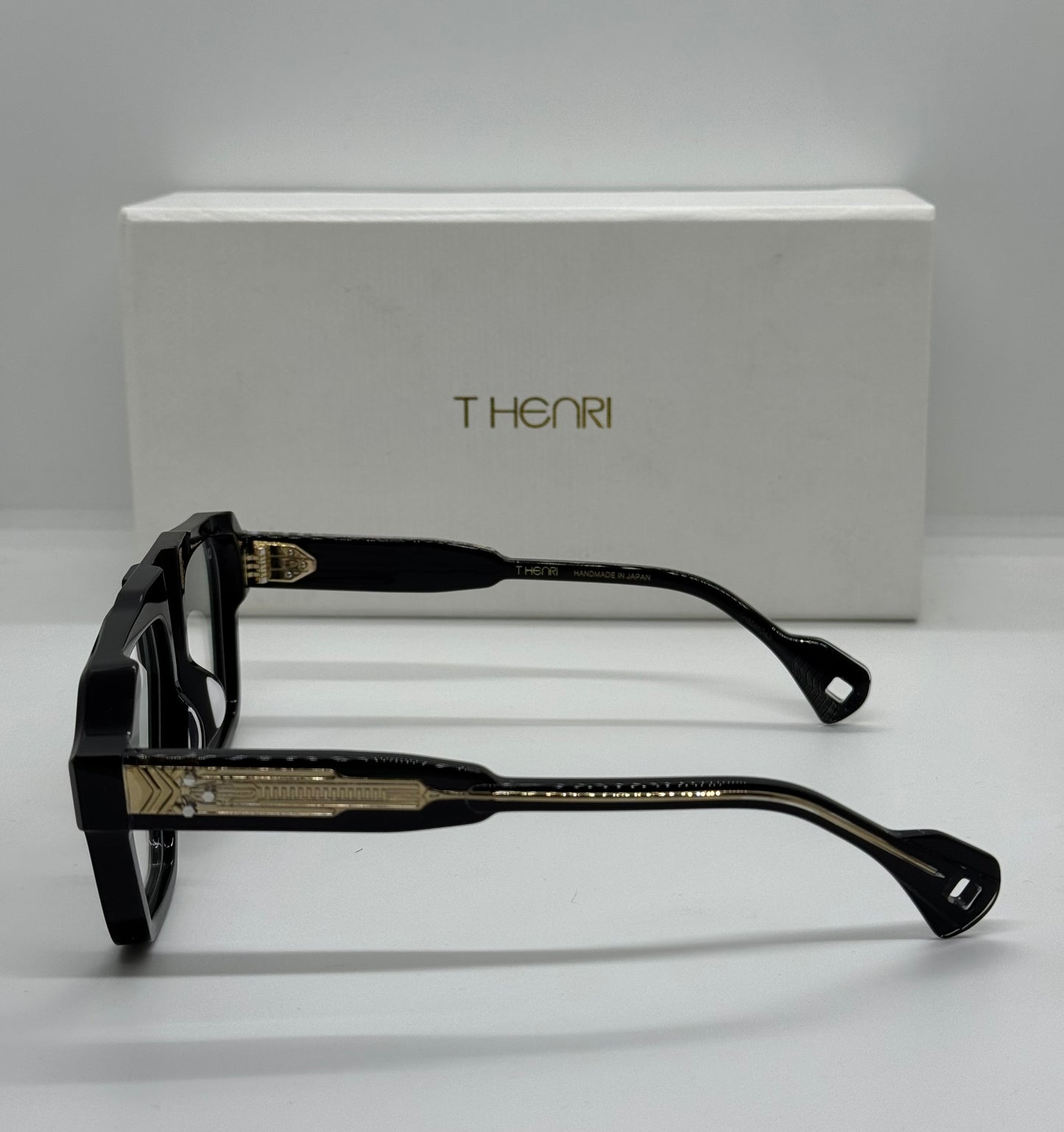 T Henri Skyline Black Frame