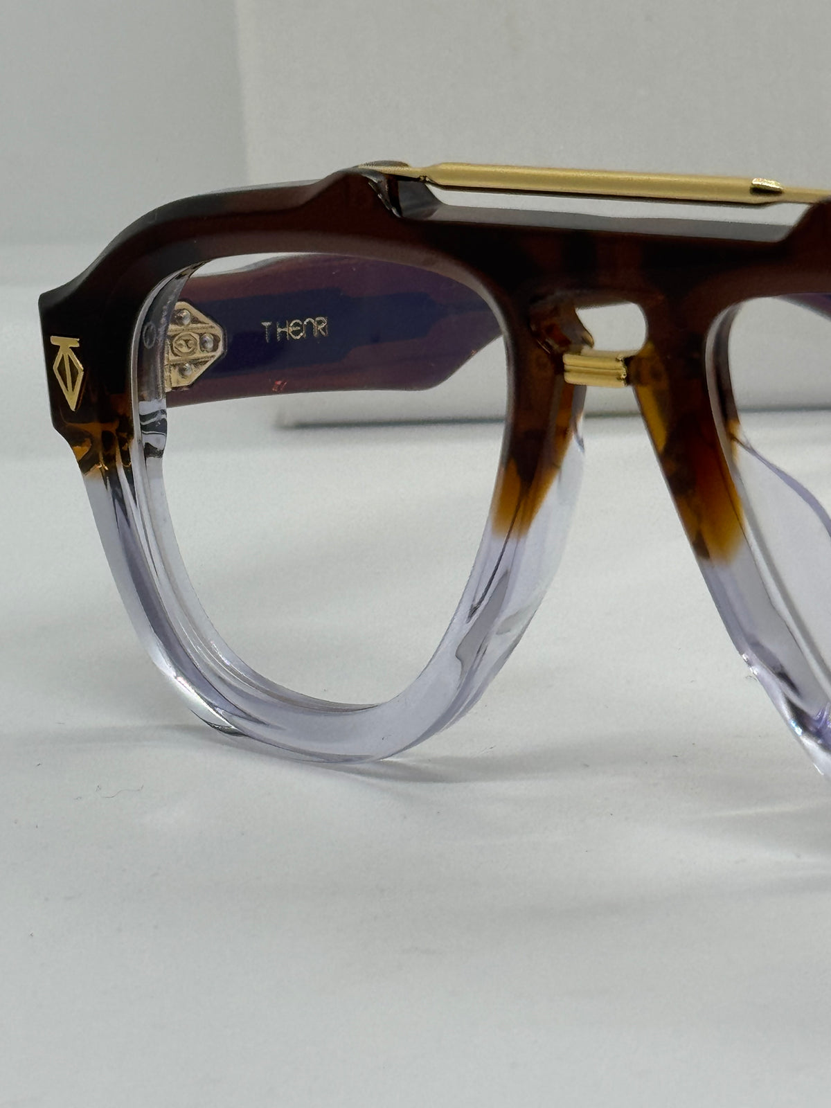 T Henri Dino Brown x Transparent Frane