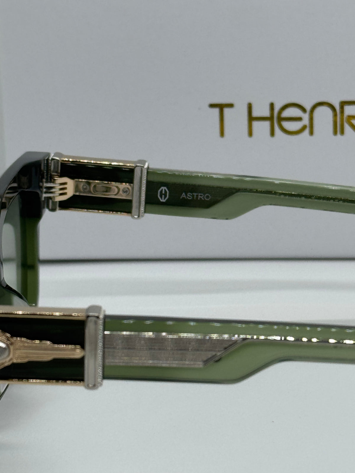 T Henri Astro Emerald Green Shade