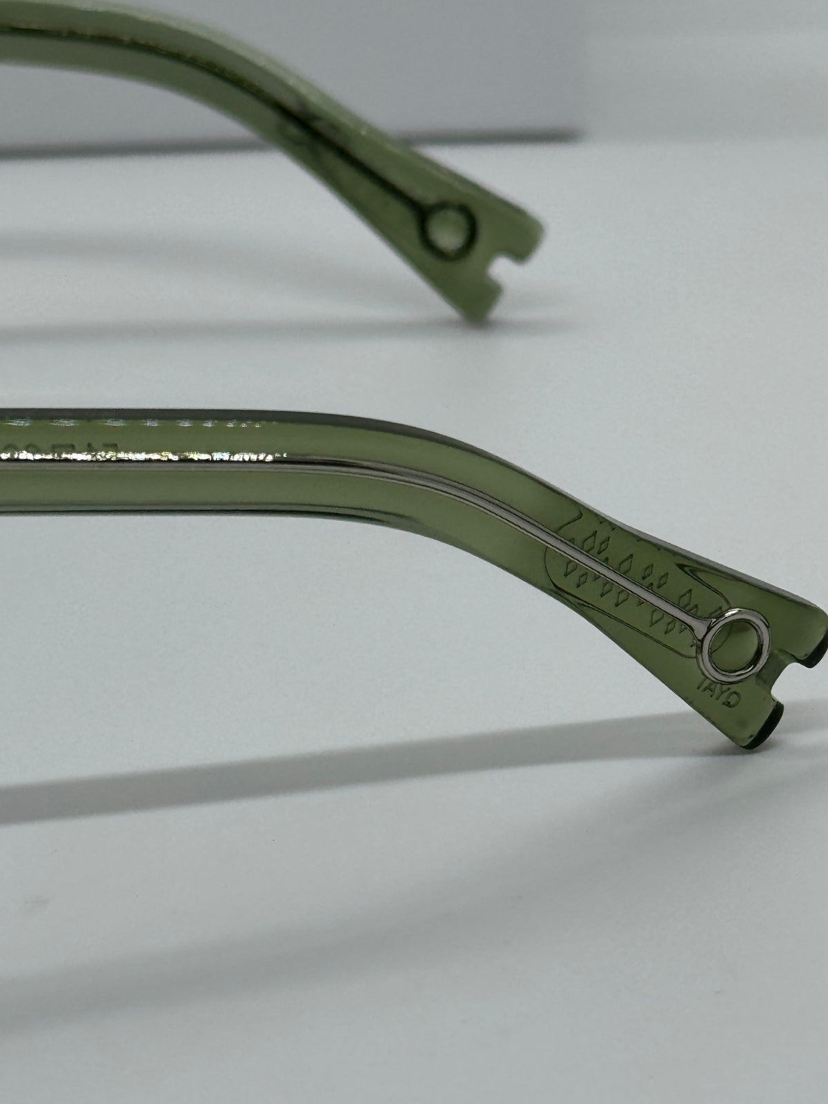 T Henri Gyra Trefoil Green Shade