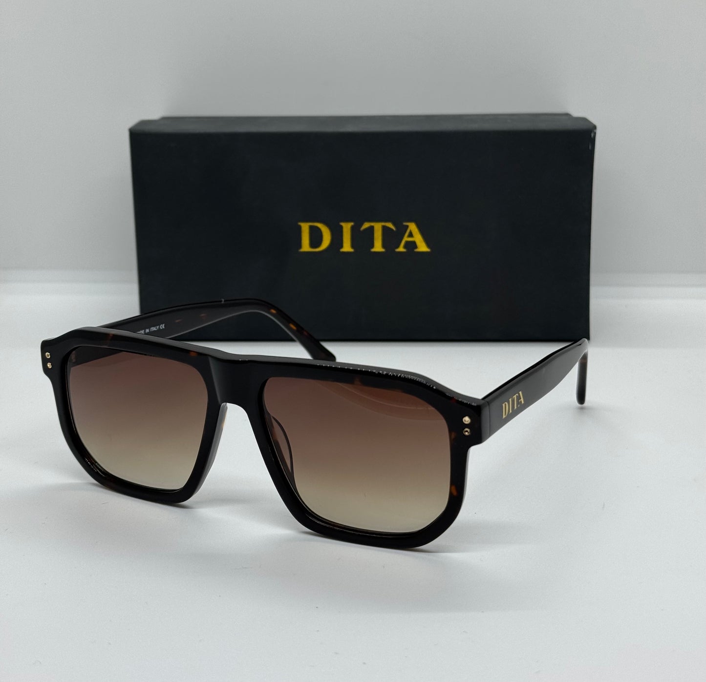 Dita Oak DT2085