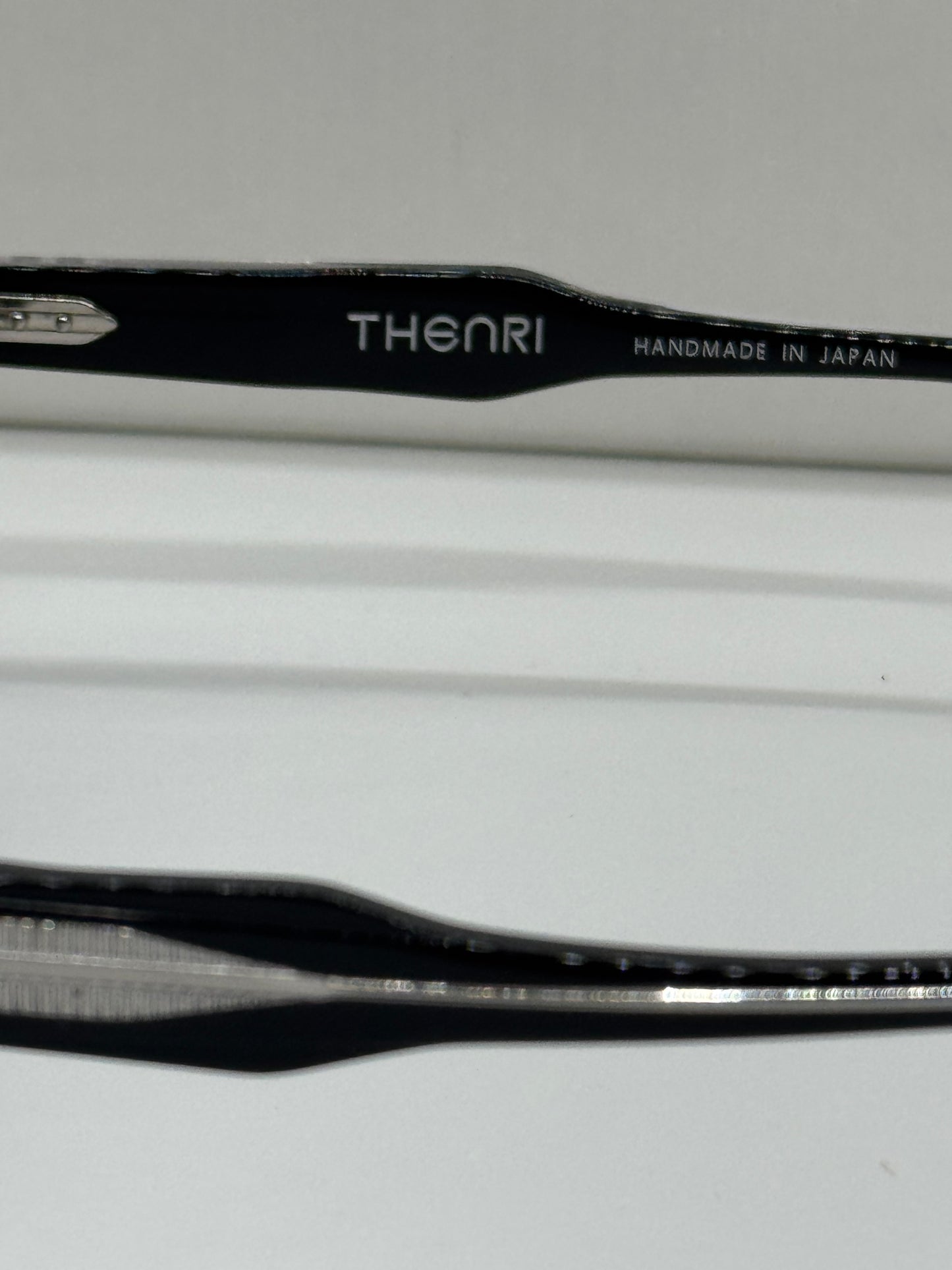 T Henri Bridcage Black Gradient