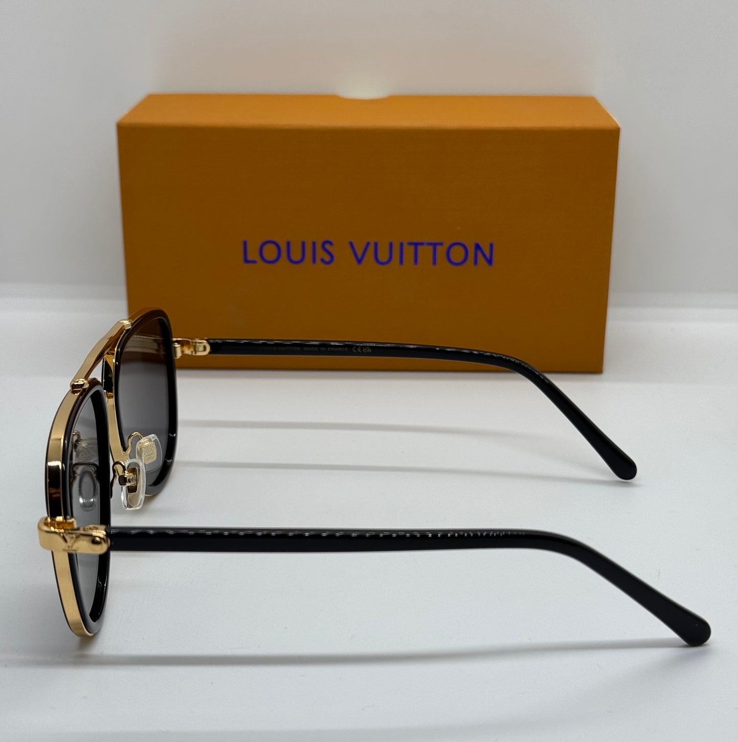 Louis Vuitton LV Signature Black x Gold