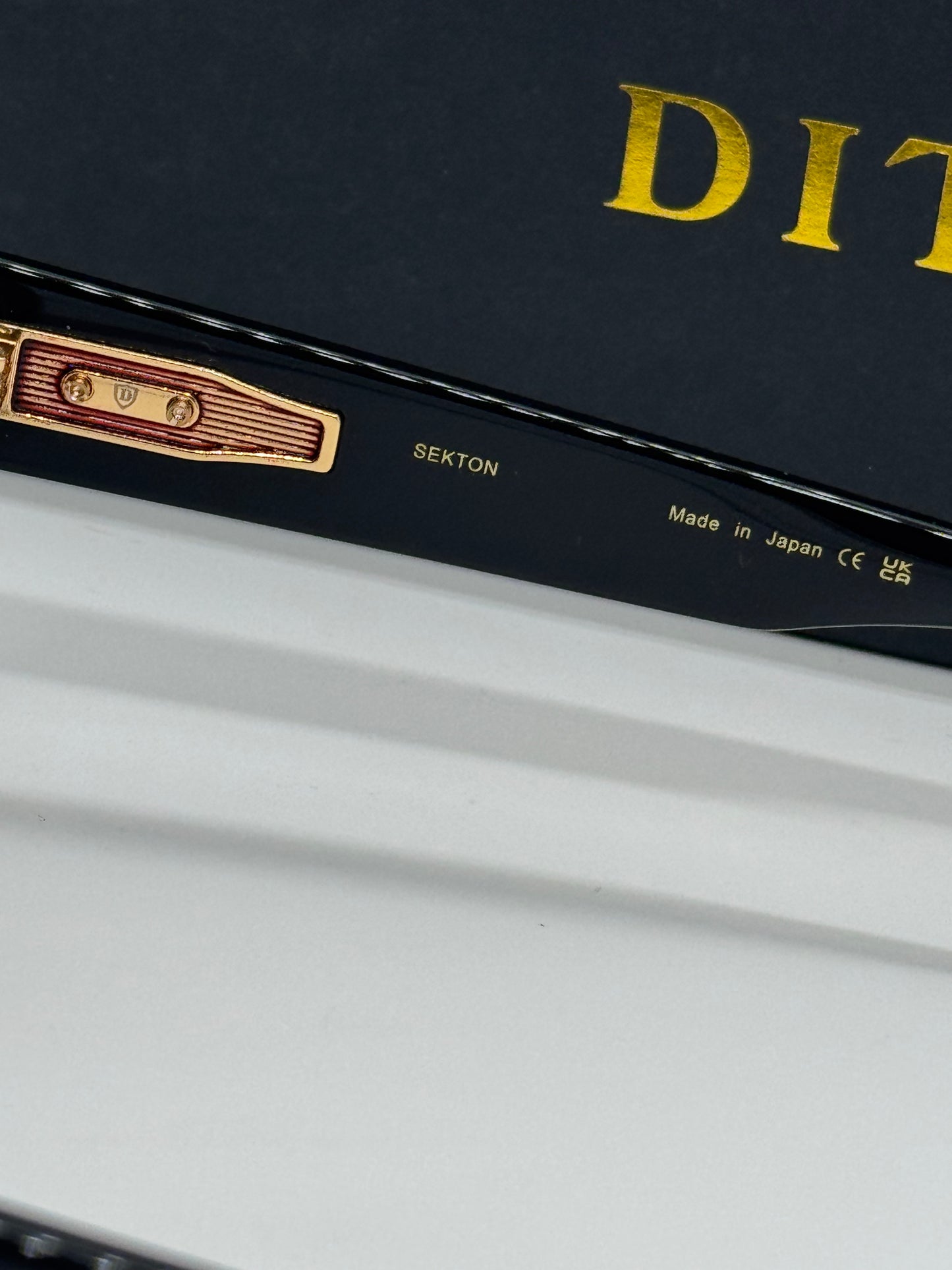 Dita Sekton Black x Gold