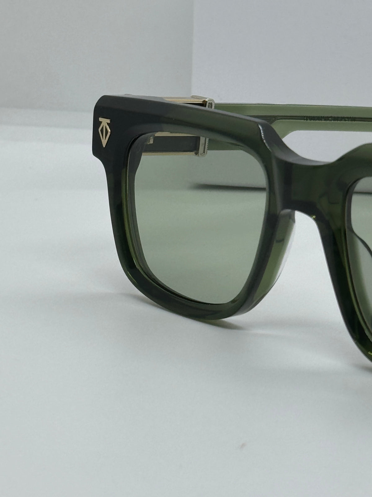 T Henri Astro Emerald Green Shade