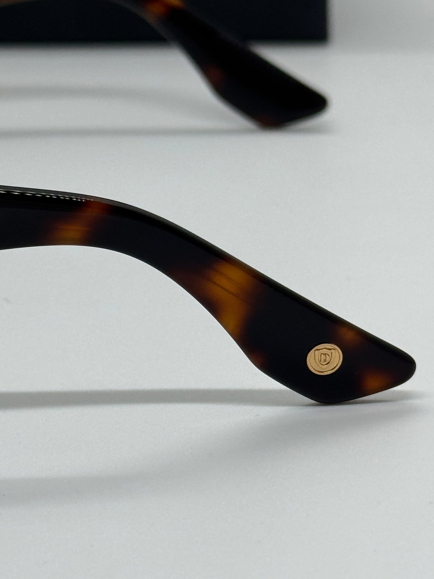 Dita Sekton Havana Tortoise