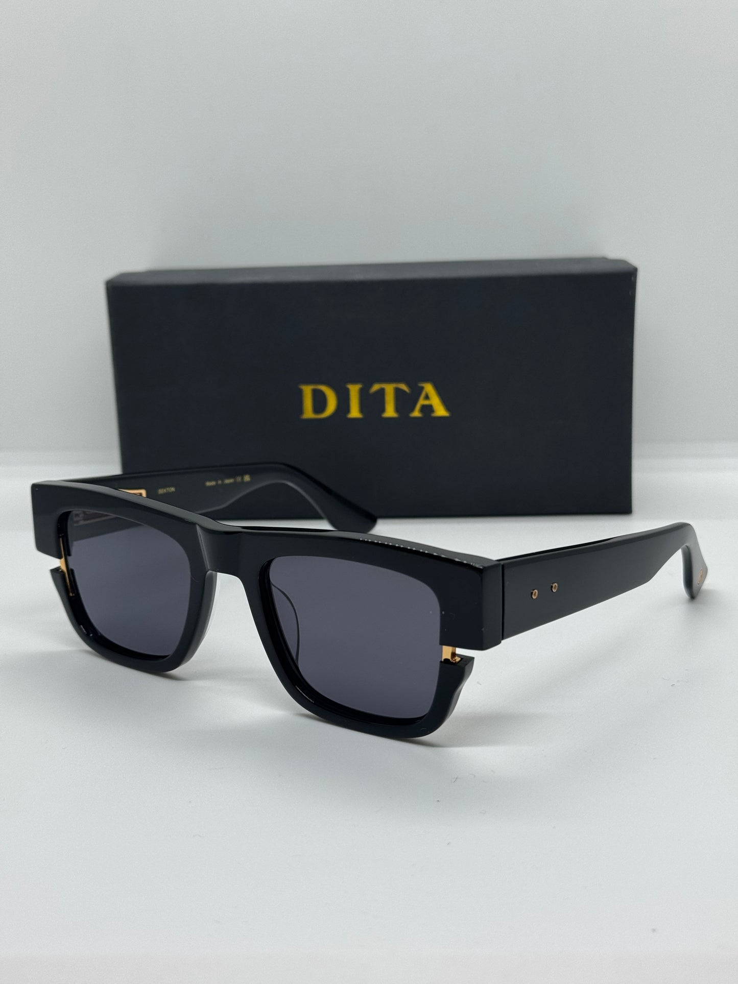 Dita Sekton Black x Gold