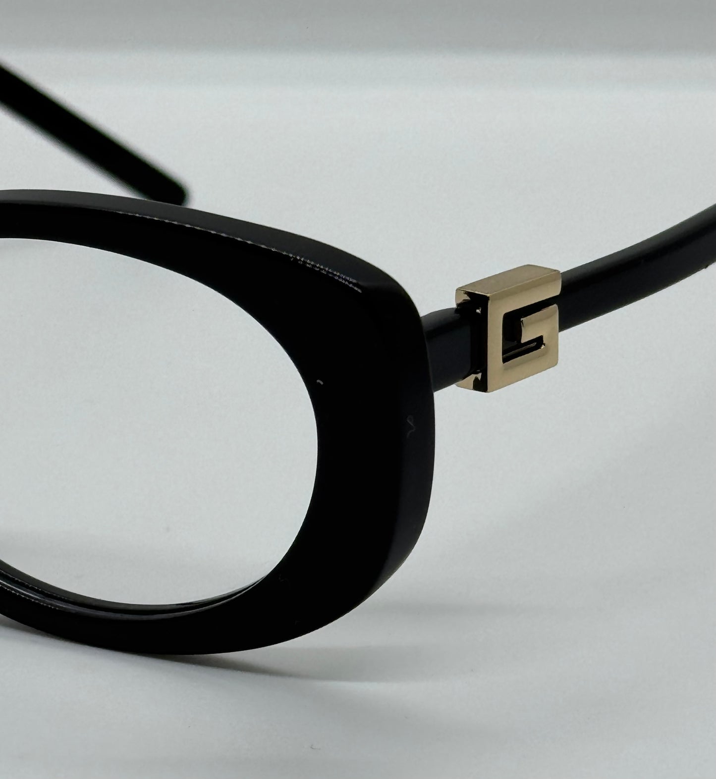 Gucci Oval Mini 1684 Black Frame