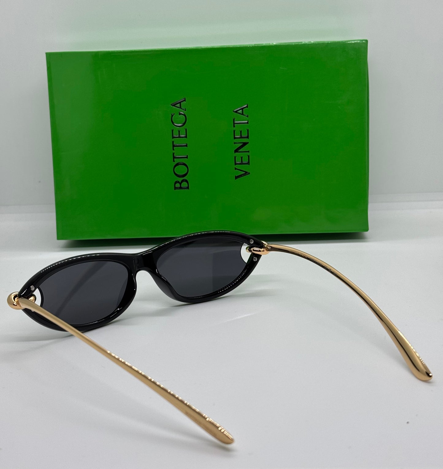 Bottega Veneta BV1390S Knot Cateye Black