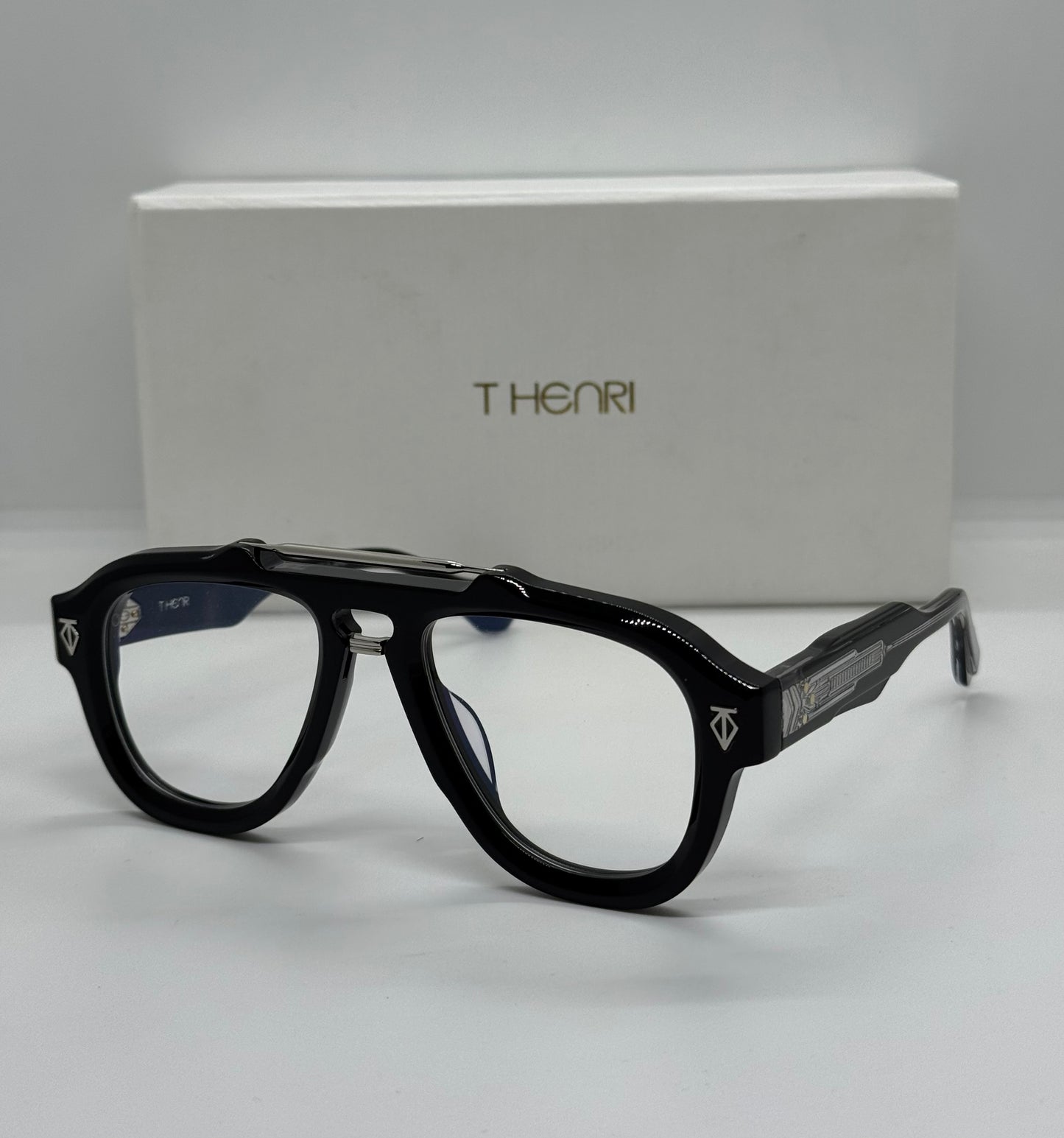 T Henri Dino Black Frame