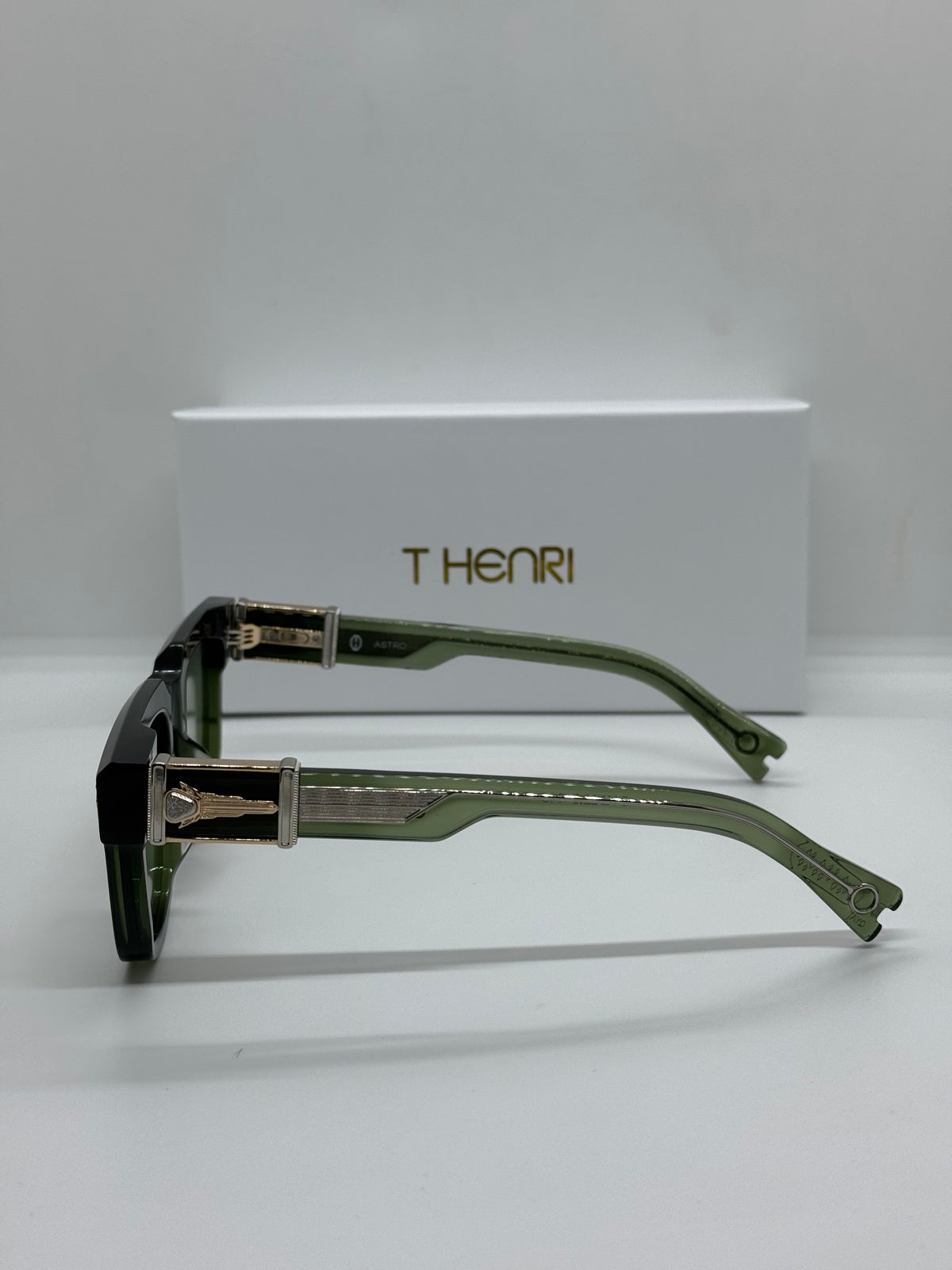 T Henri Astro Emerald Green Shade