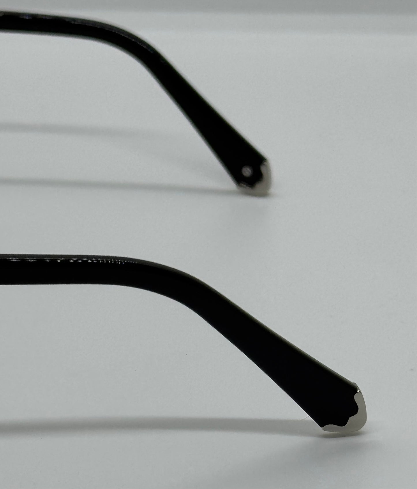 Cartier CT0541S Black Round Frame