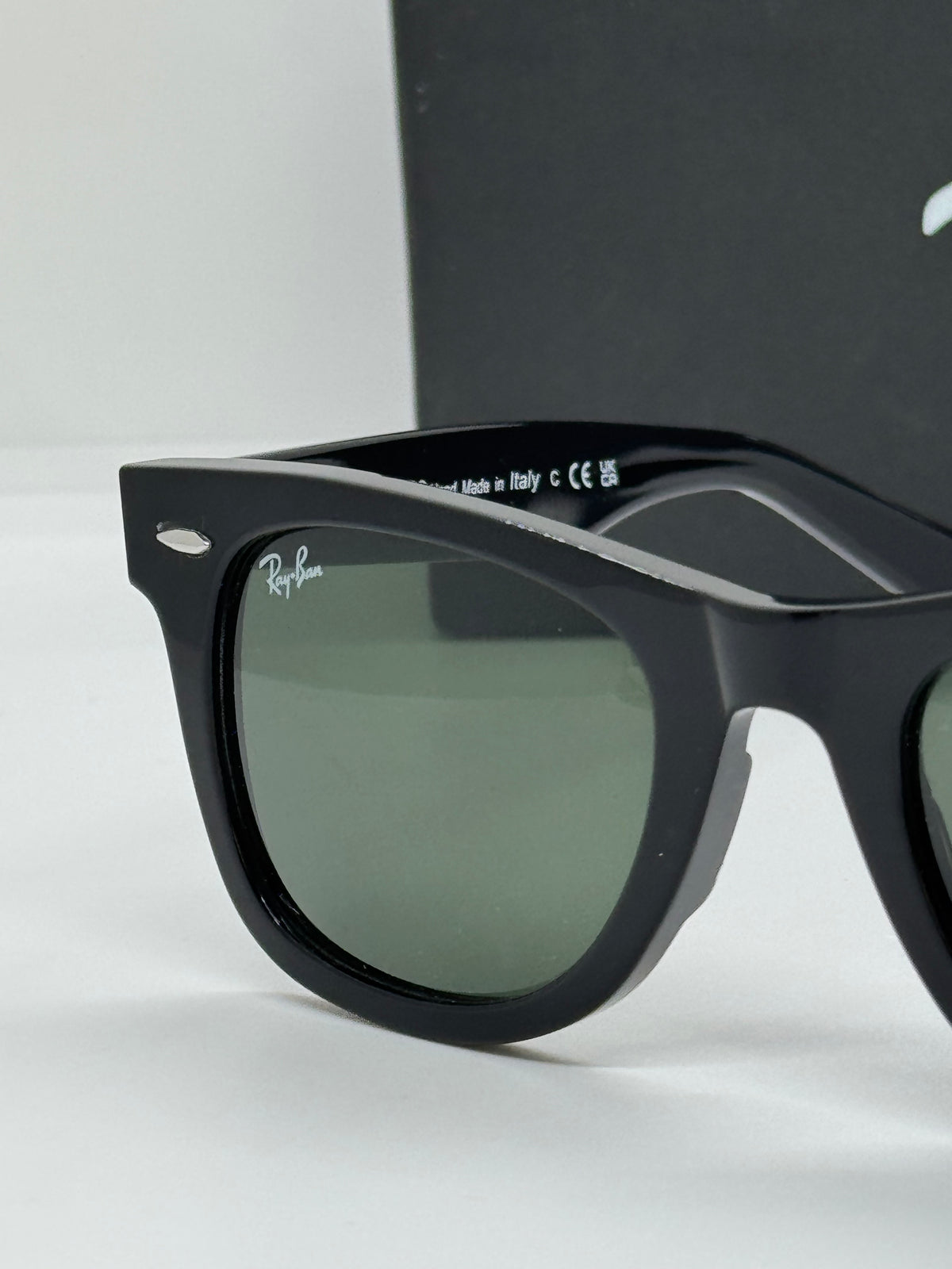 Ray-Ban Wayfarer RB 2140 Black Shade