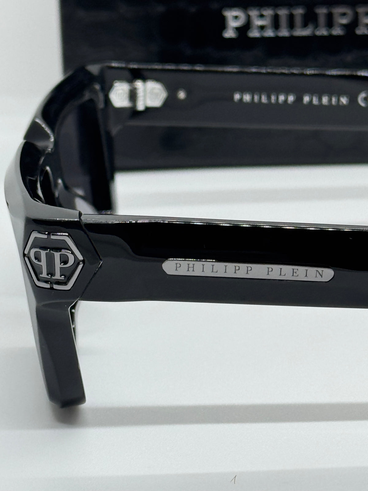 Philipp Dark Shapes SPP044M Black Shade