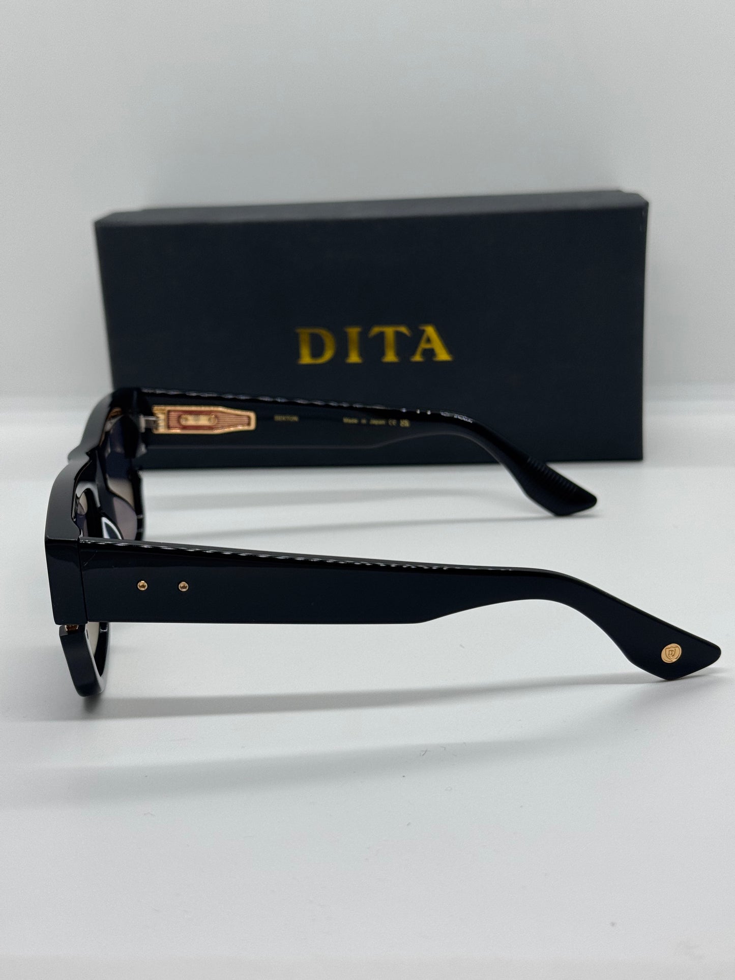 Dita Sekton Black x Gold