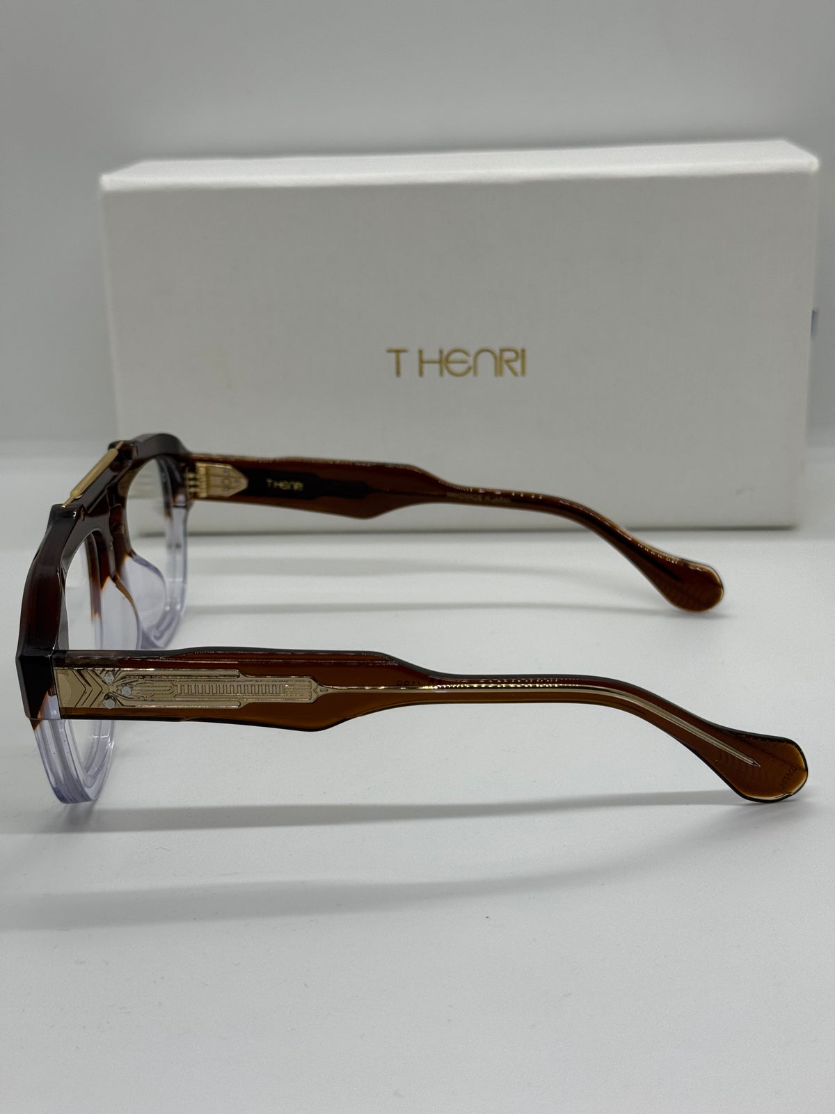 T Henri Dino Brown x Transparent Frane