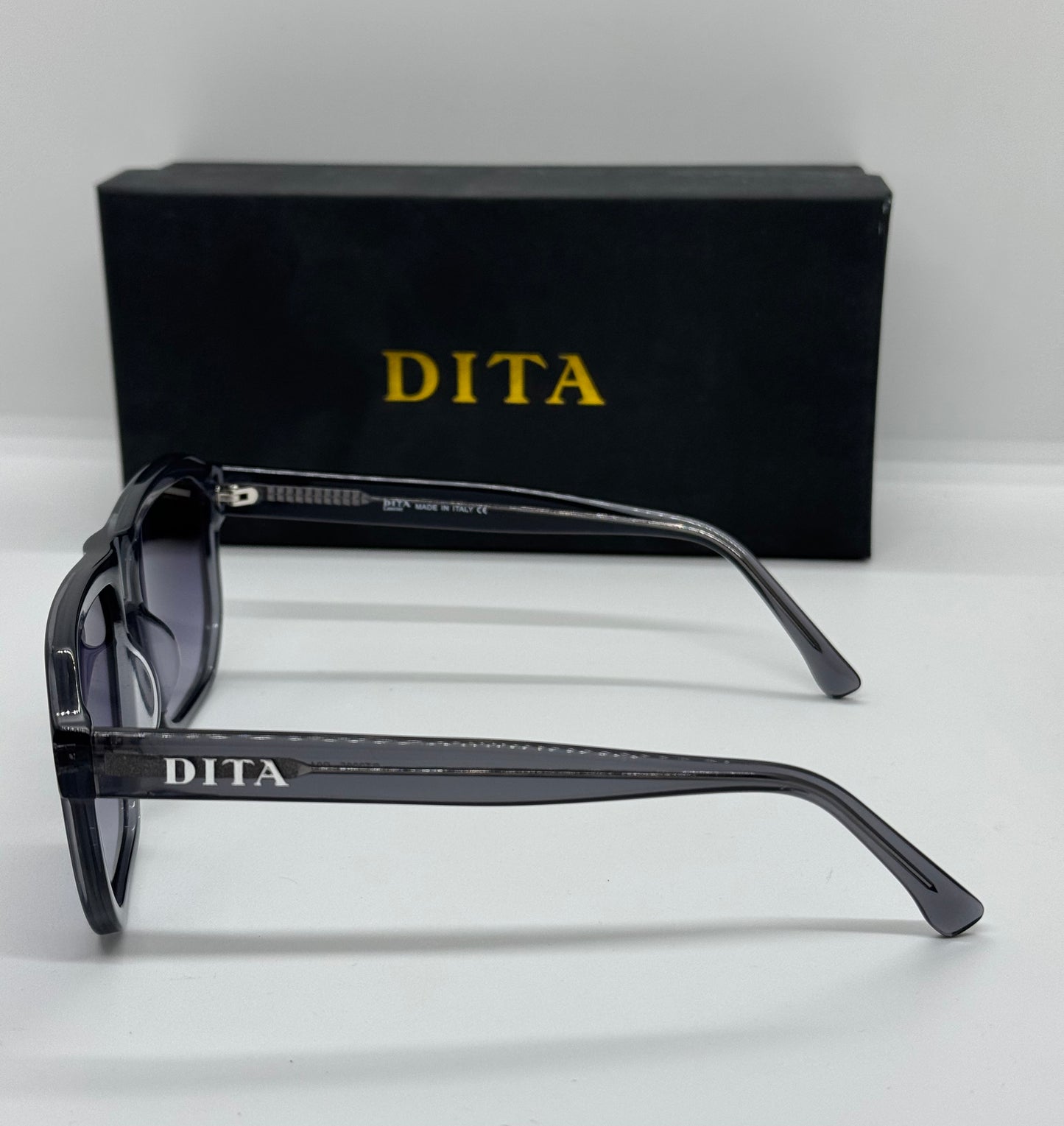 Dita Oak DT2085