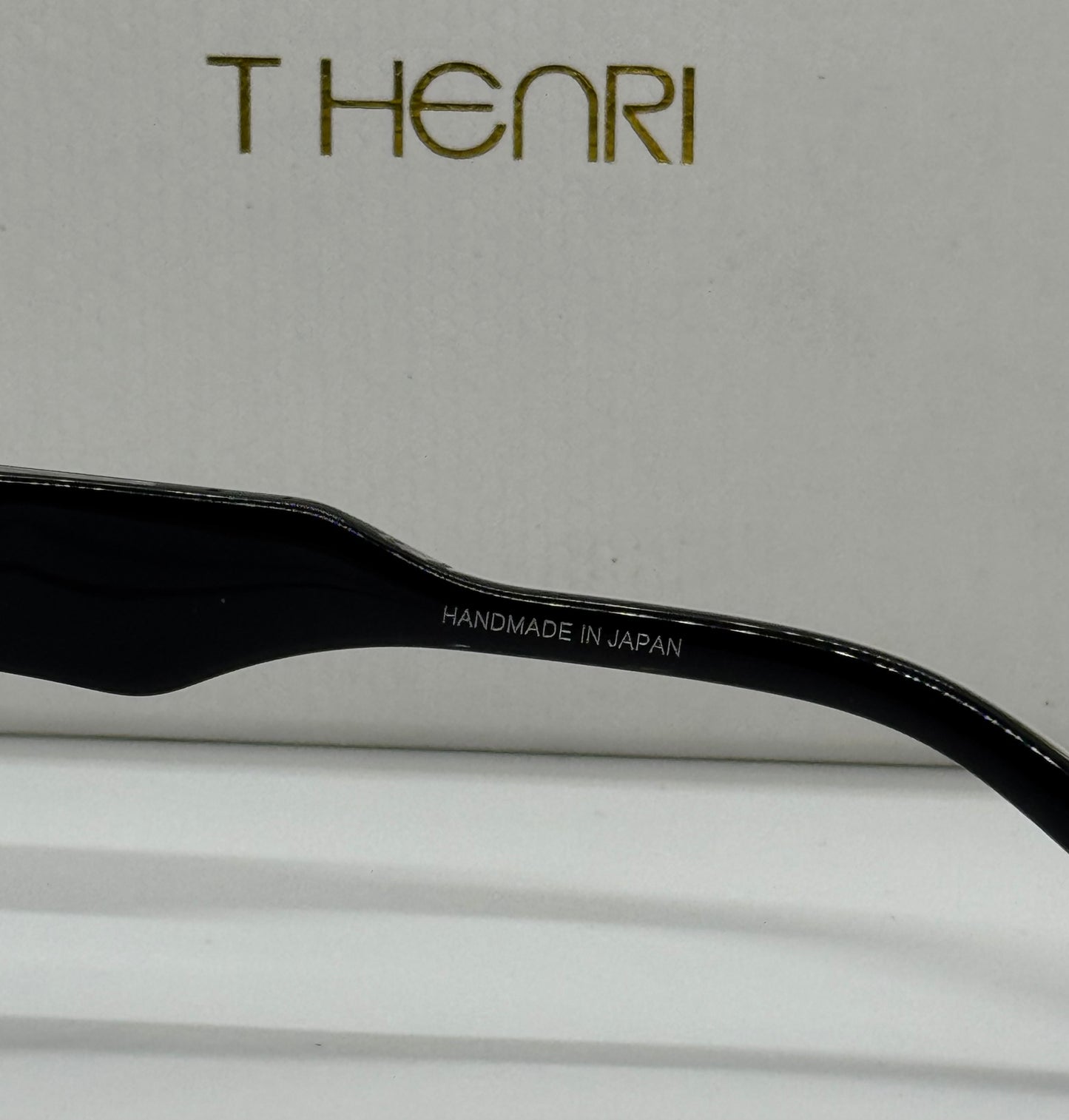 T Henri Dino Black Frame