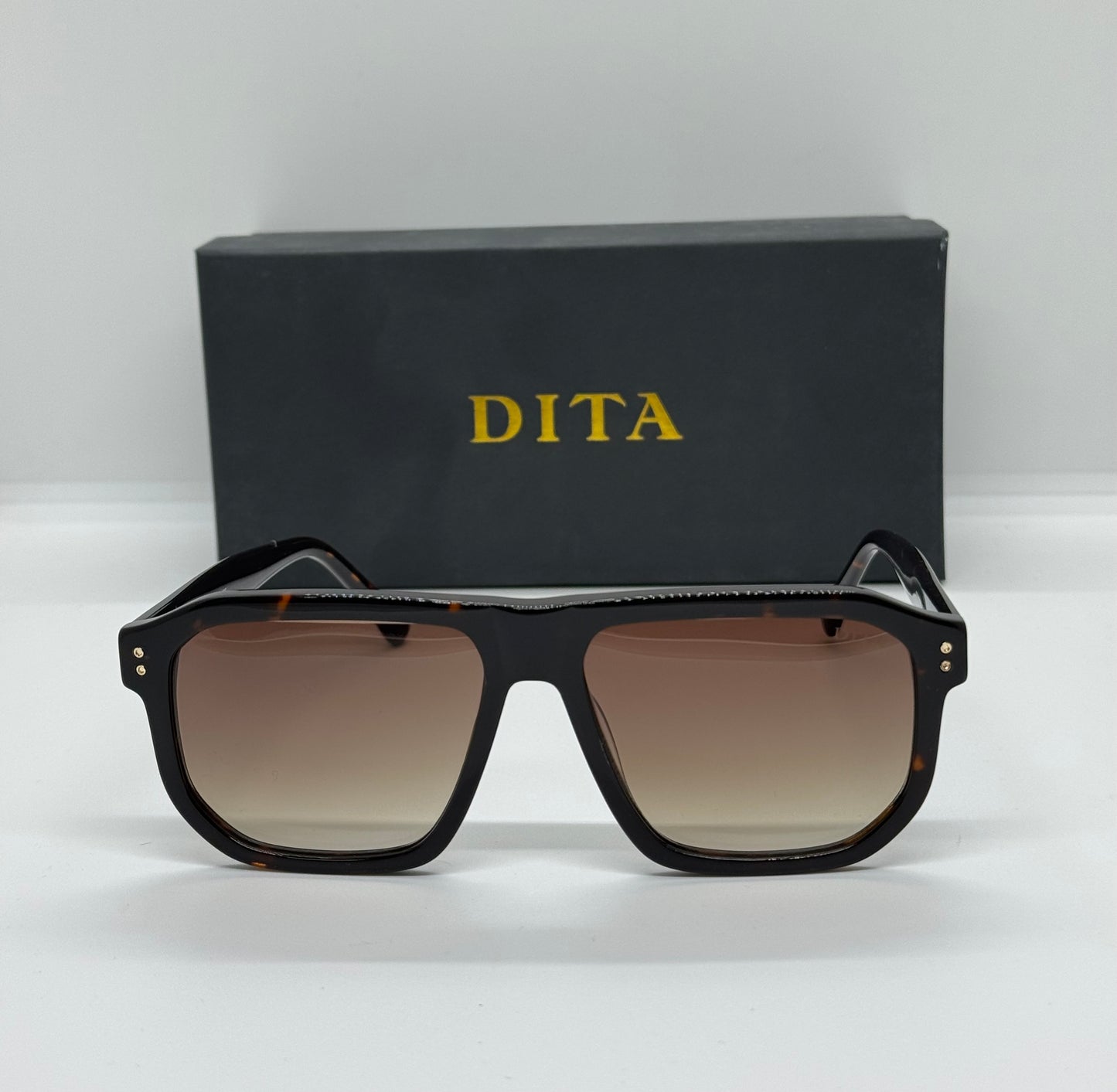 Dita Oak DT2085