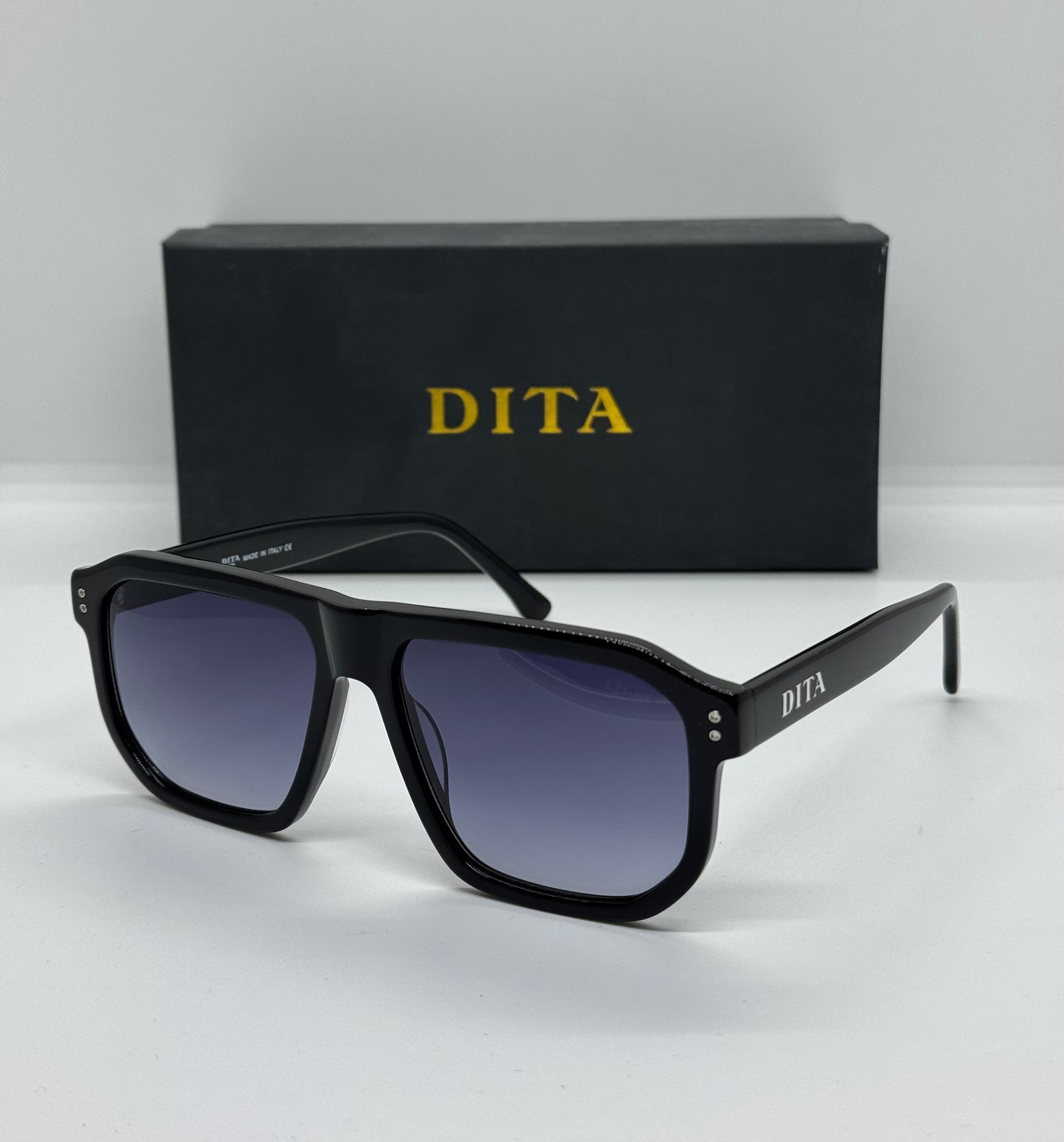 Dita Oak DT2085