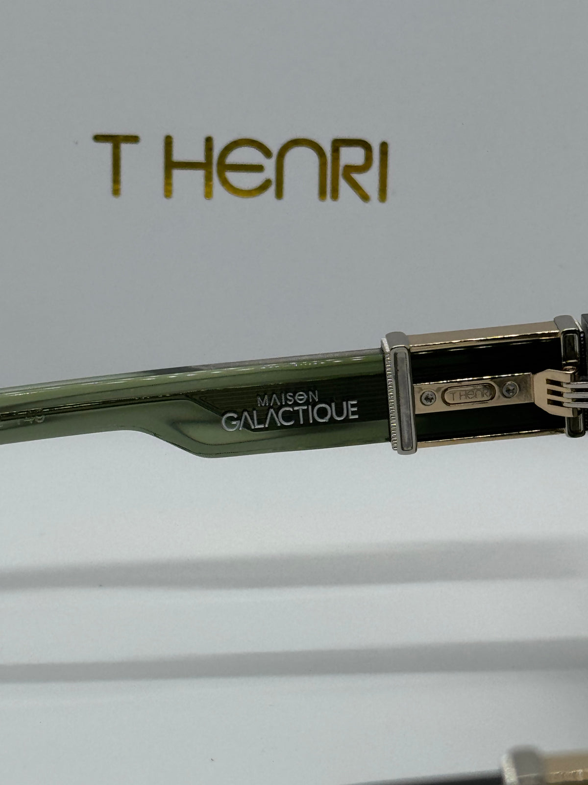 T Henri Gyra Trefoil Green Shade