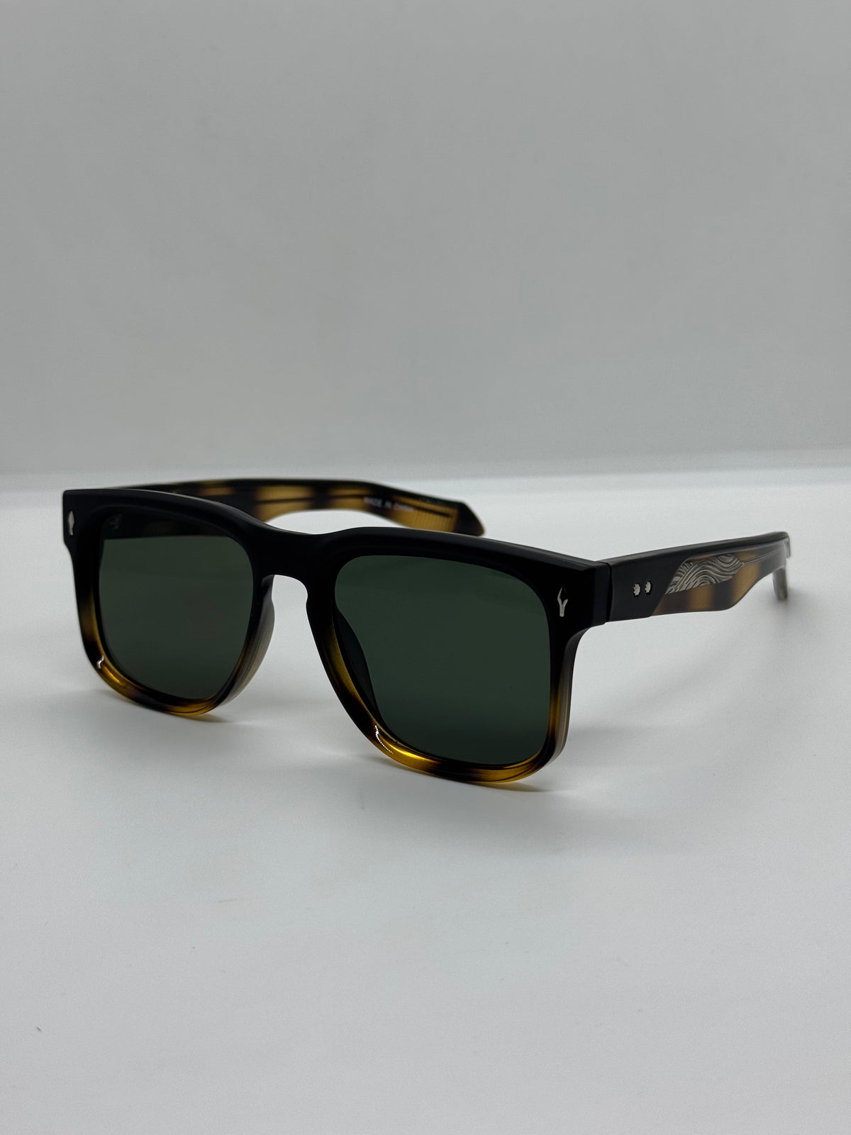JMM 10816 Shade