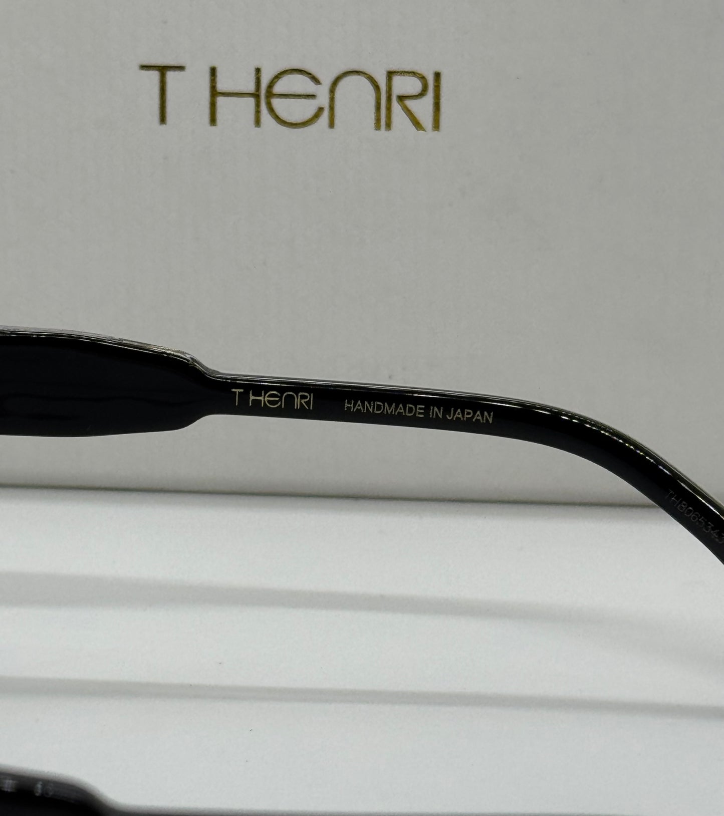 T Henri Skyline Black Frame