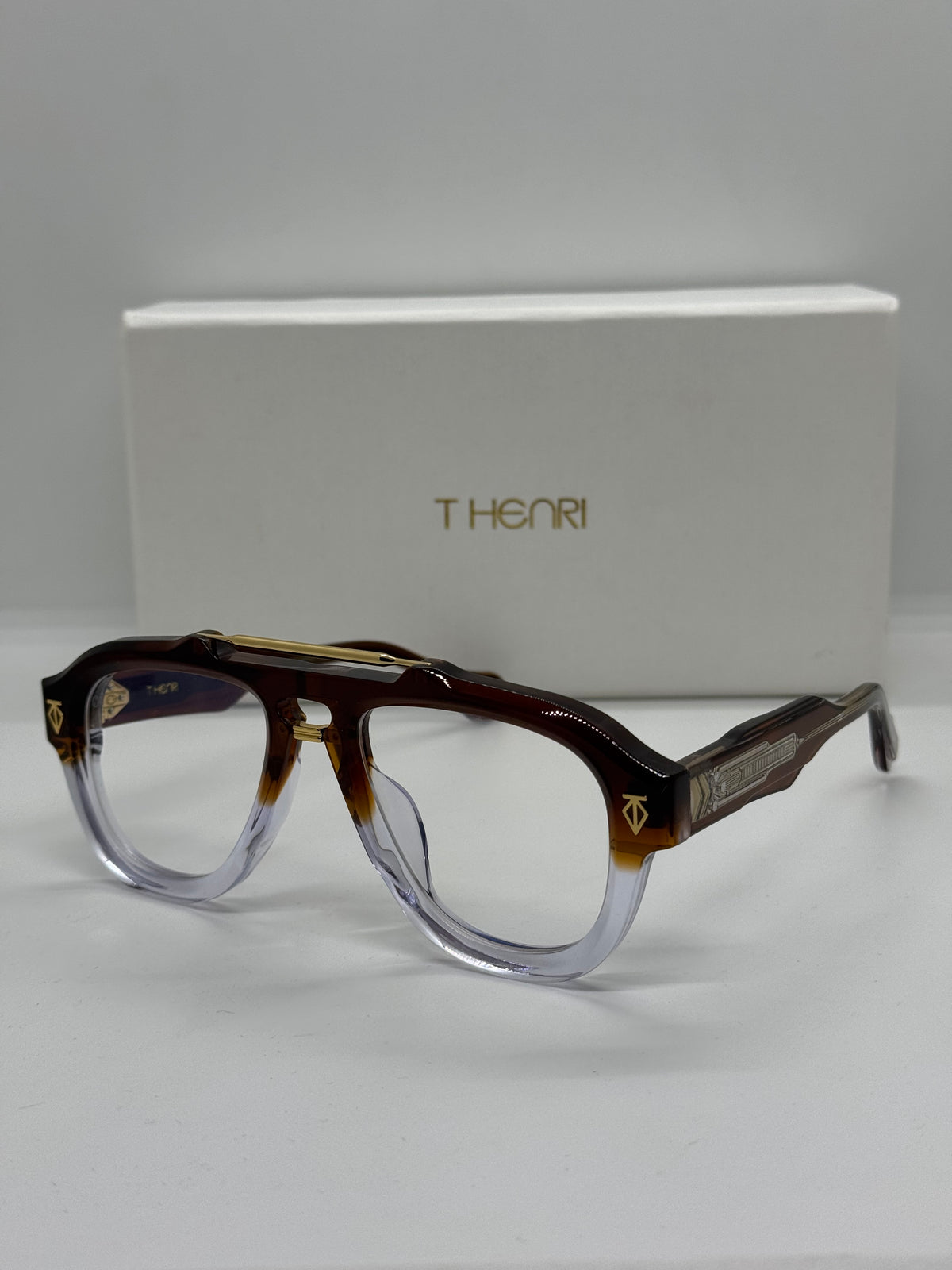 T Henri Dino Brown x Transparent Frane