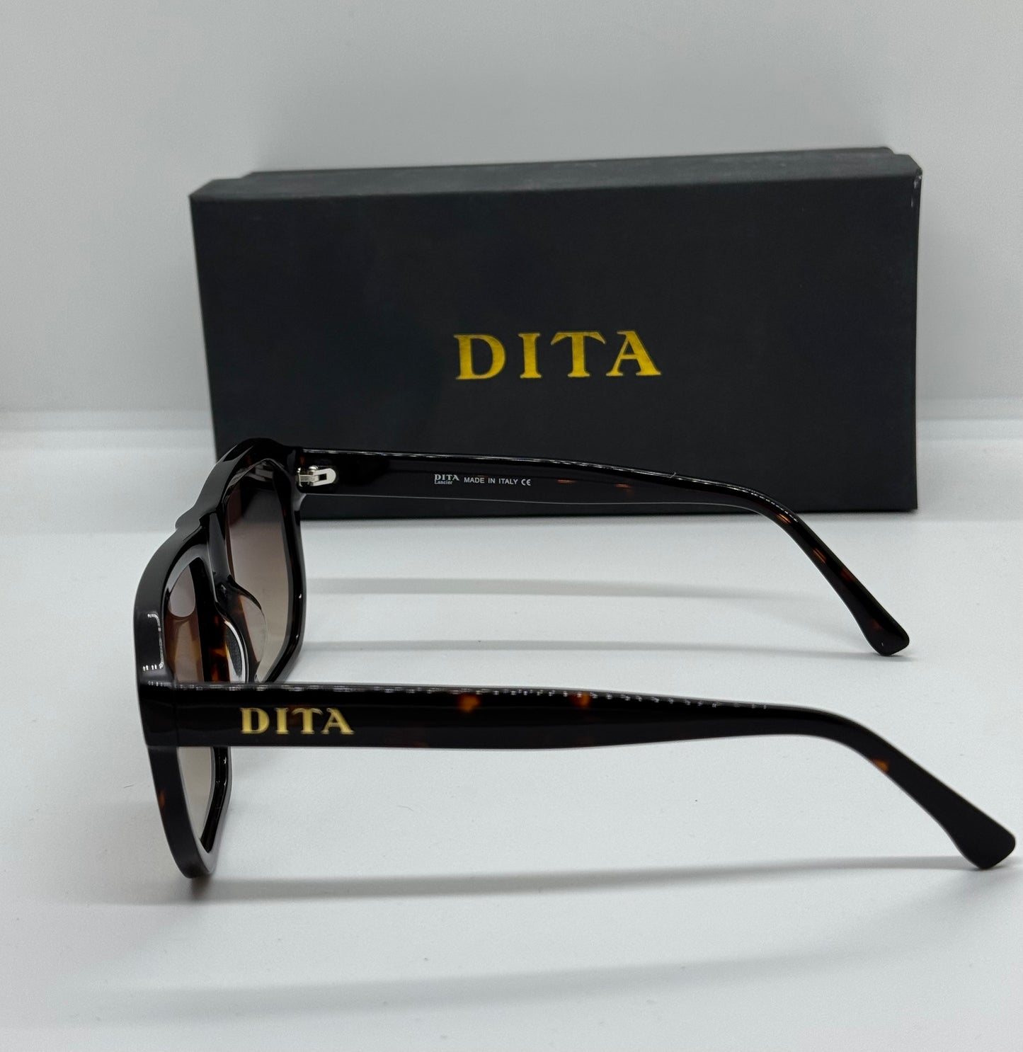 Dita Oak DT2085
