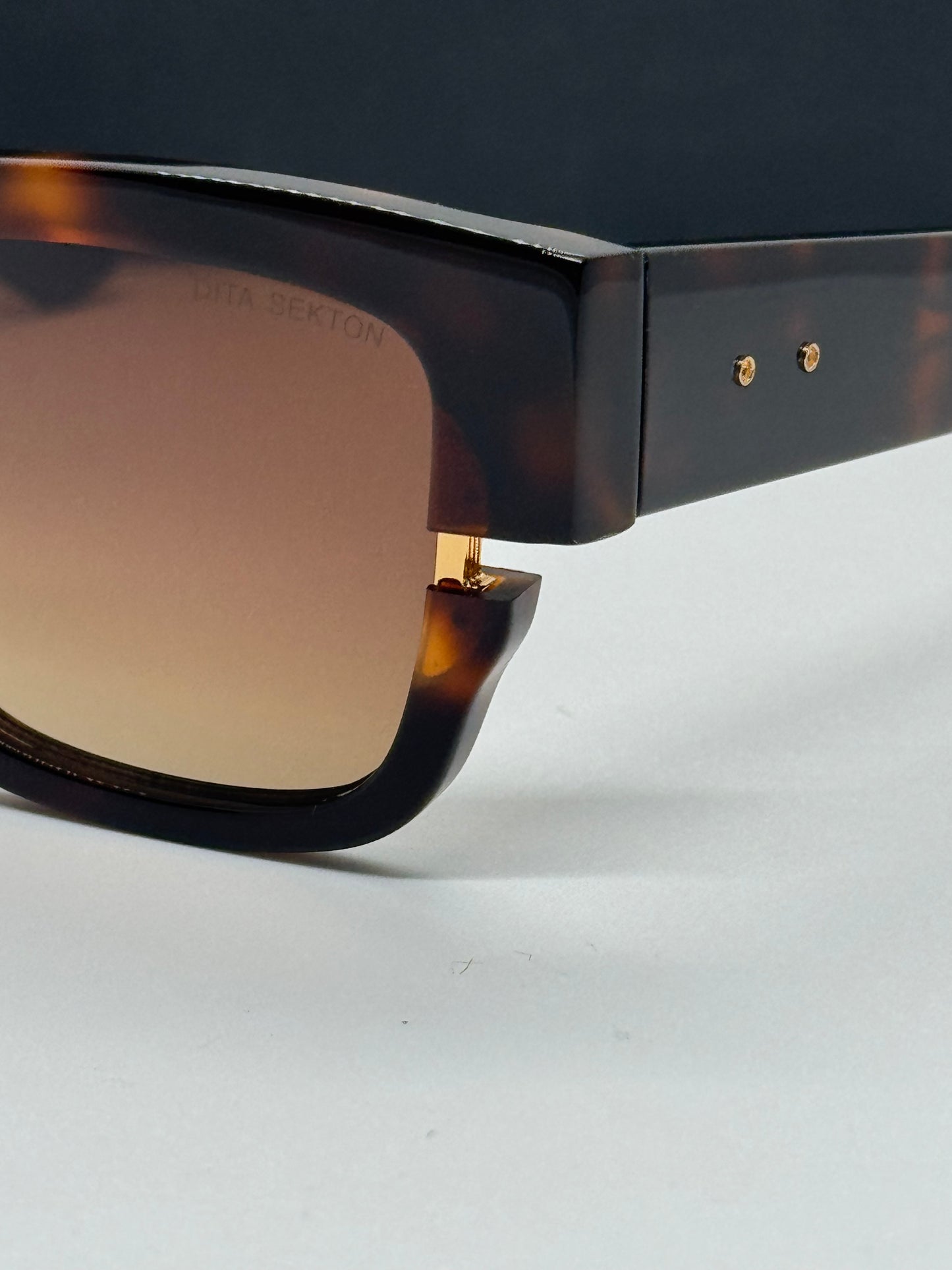 Dita Sekton Havana Tortoise