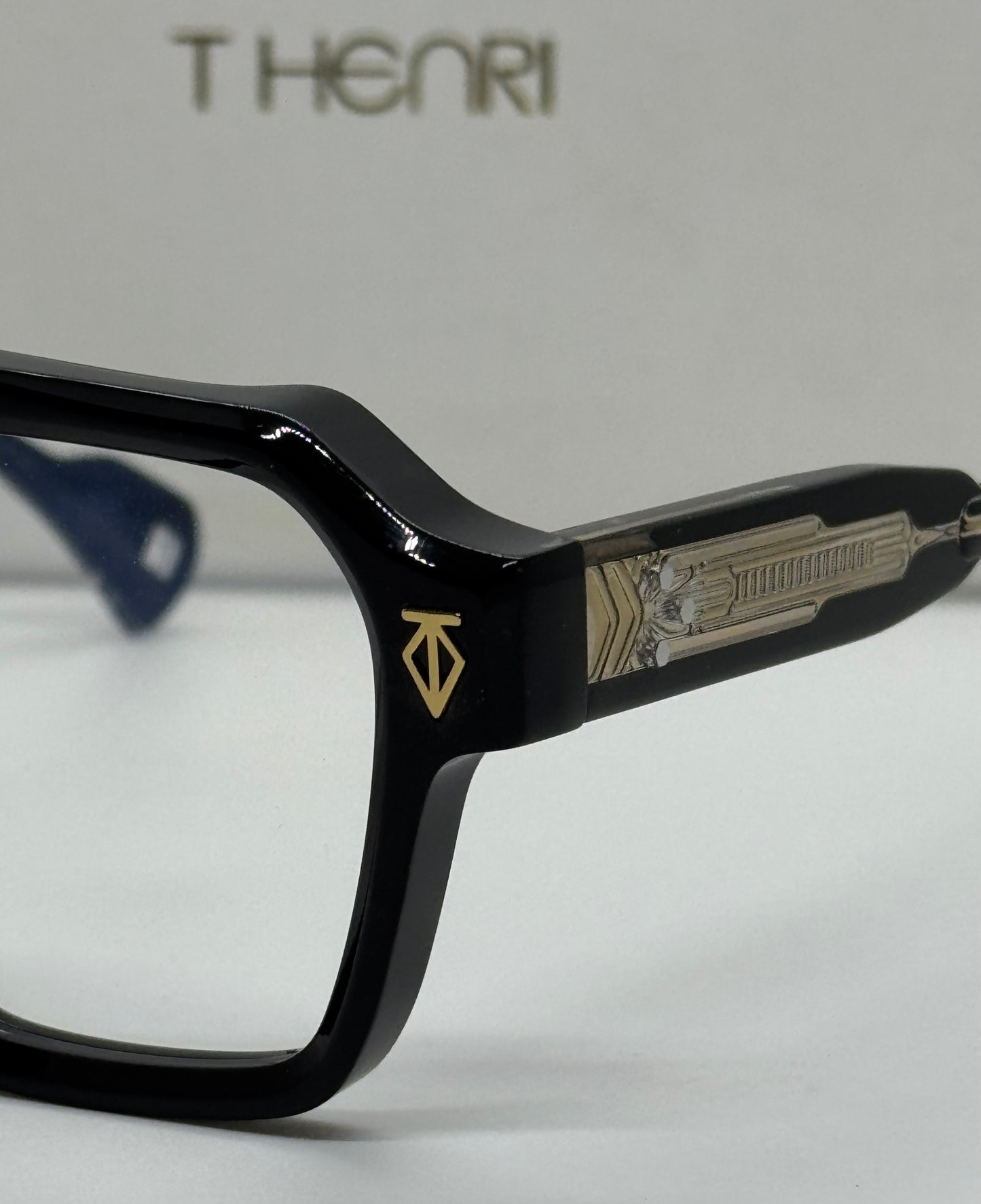 T Henri Skyline Black Frame