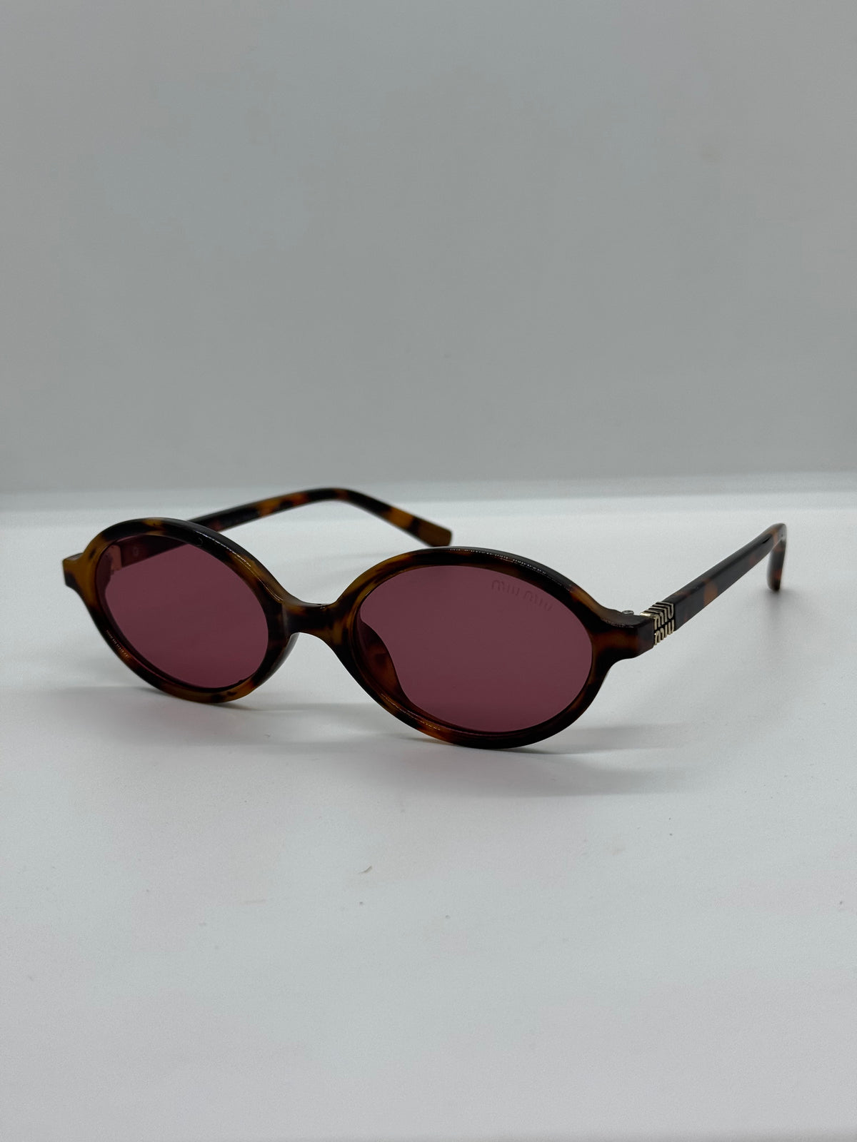 MM Leo Oval