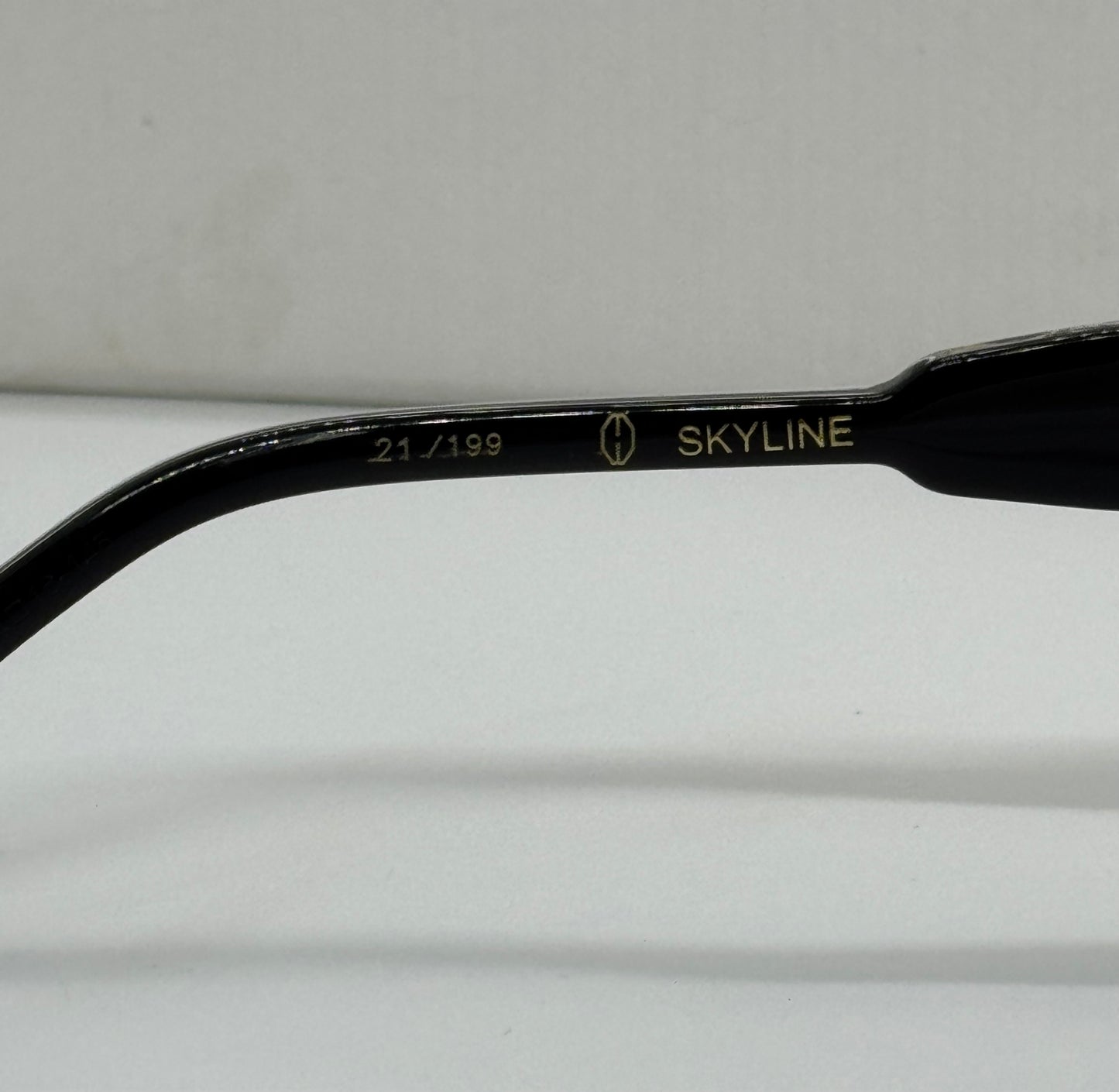 T Henri Skyline Black Frame