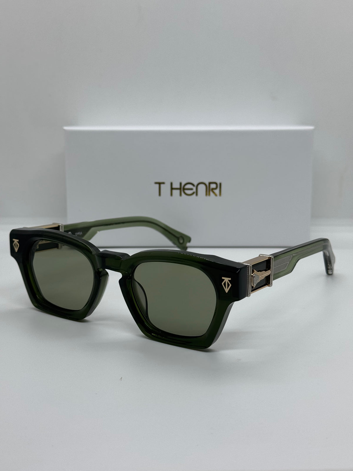 T Henri Gyra Trefoil Green Shade
