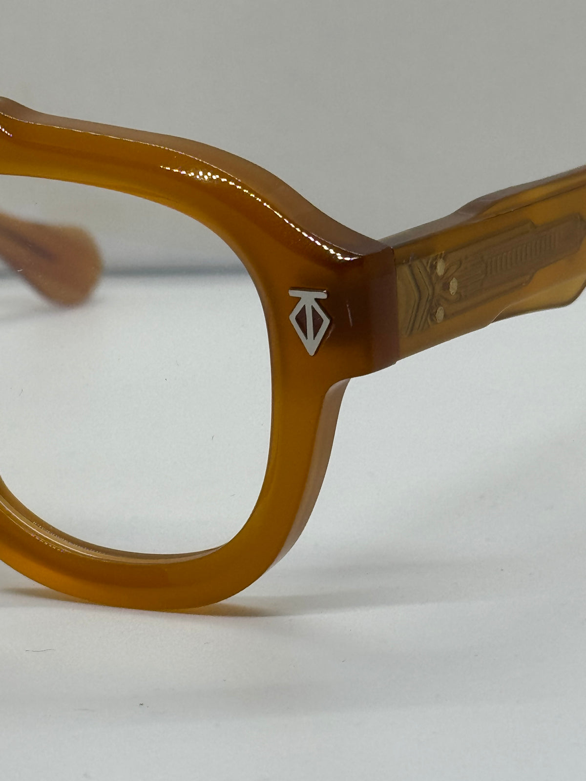 T Henri Dino Amber Honey Frame