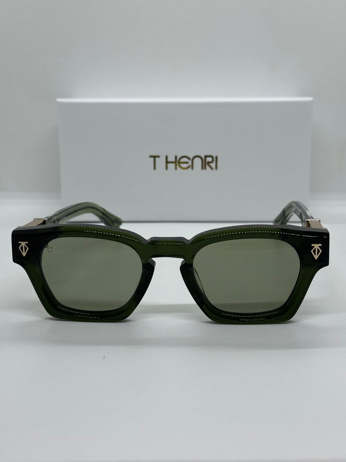 T Henri Gyra Trefoil Green Shade