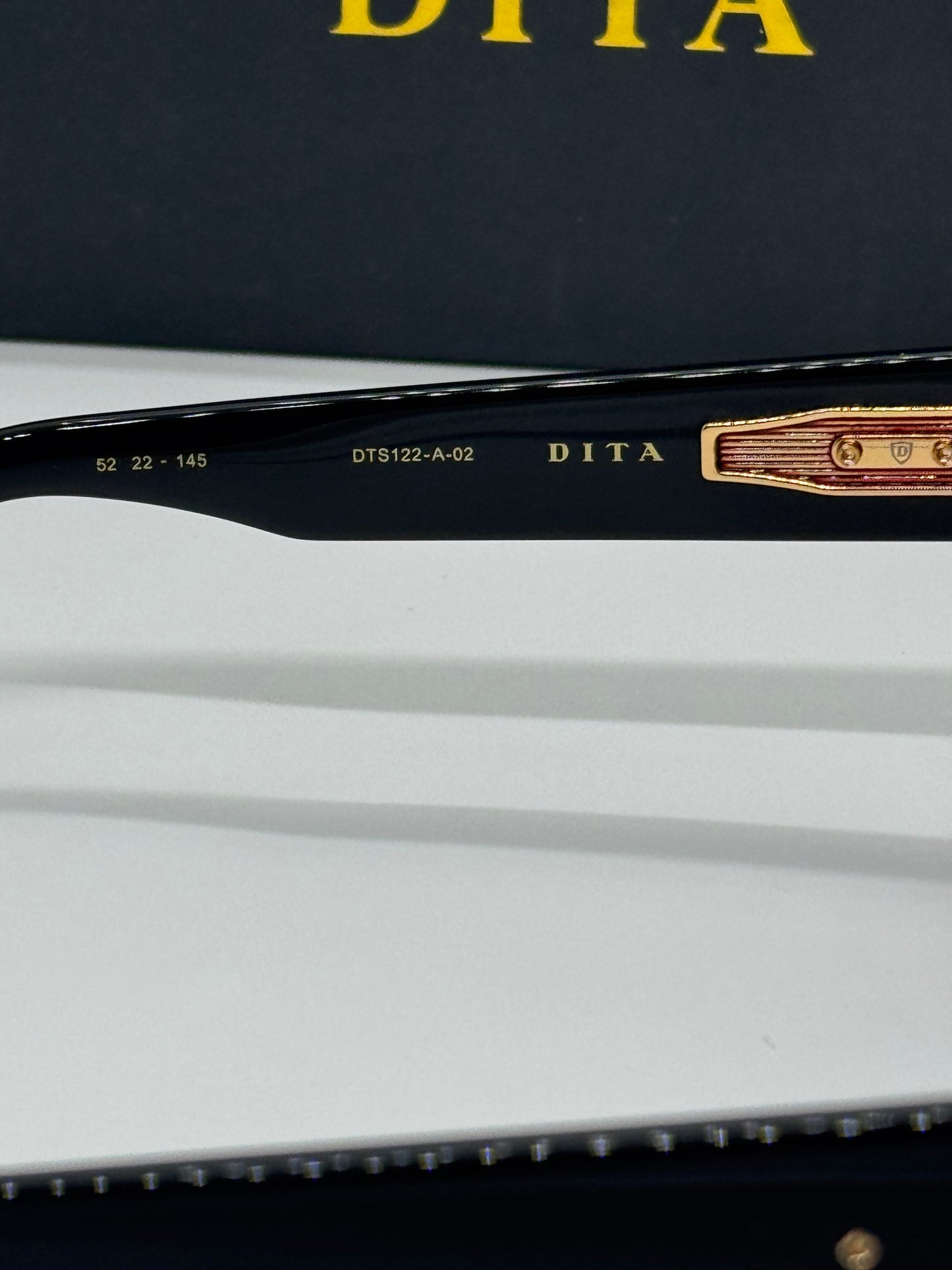 Dita Sekton Black x Gold