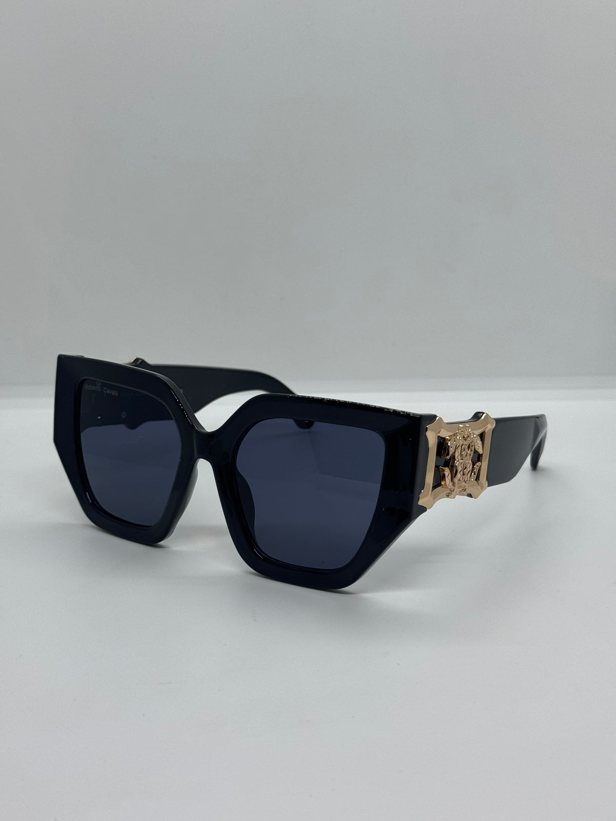 Roberto Oversized Shade