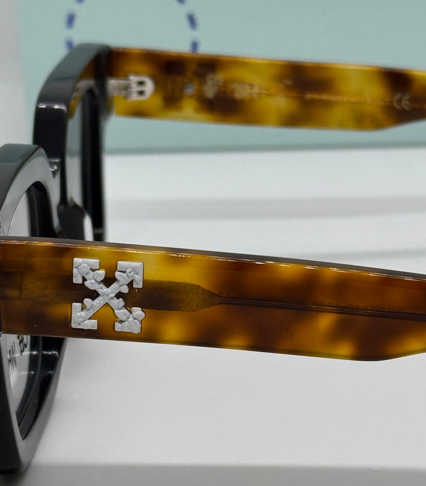 OFF-WHITE OER2052 Black x Tortoise
